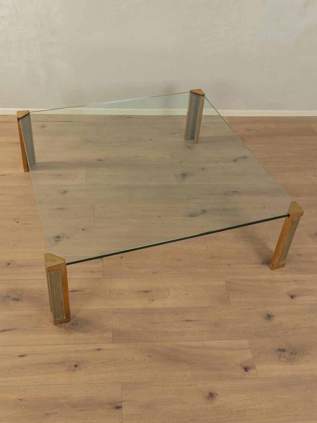 Laiton Table basse Peter Ghyczy, 132 x 132 cm en vente