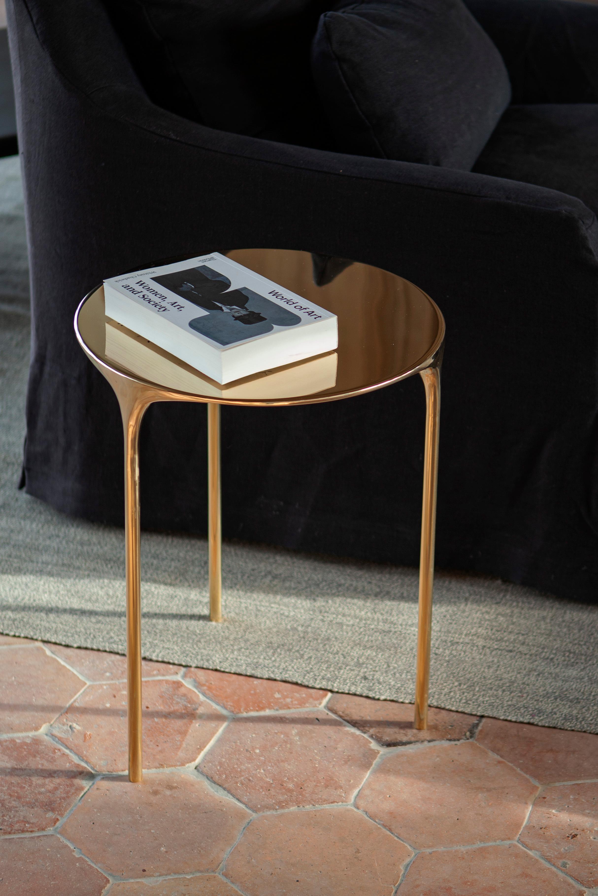 XXIe siècle et contemporain UNISM - Table basse - Laiton poli en vente