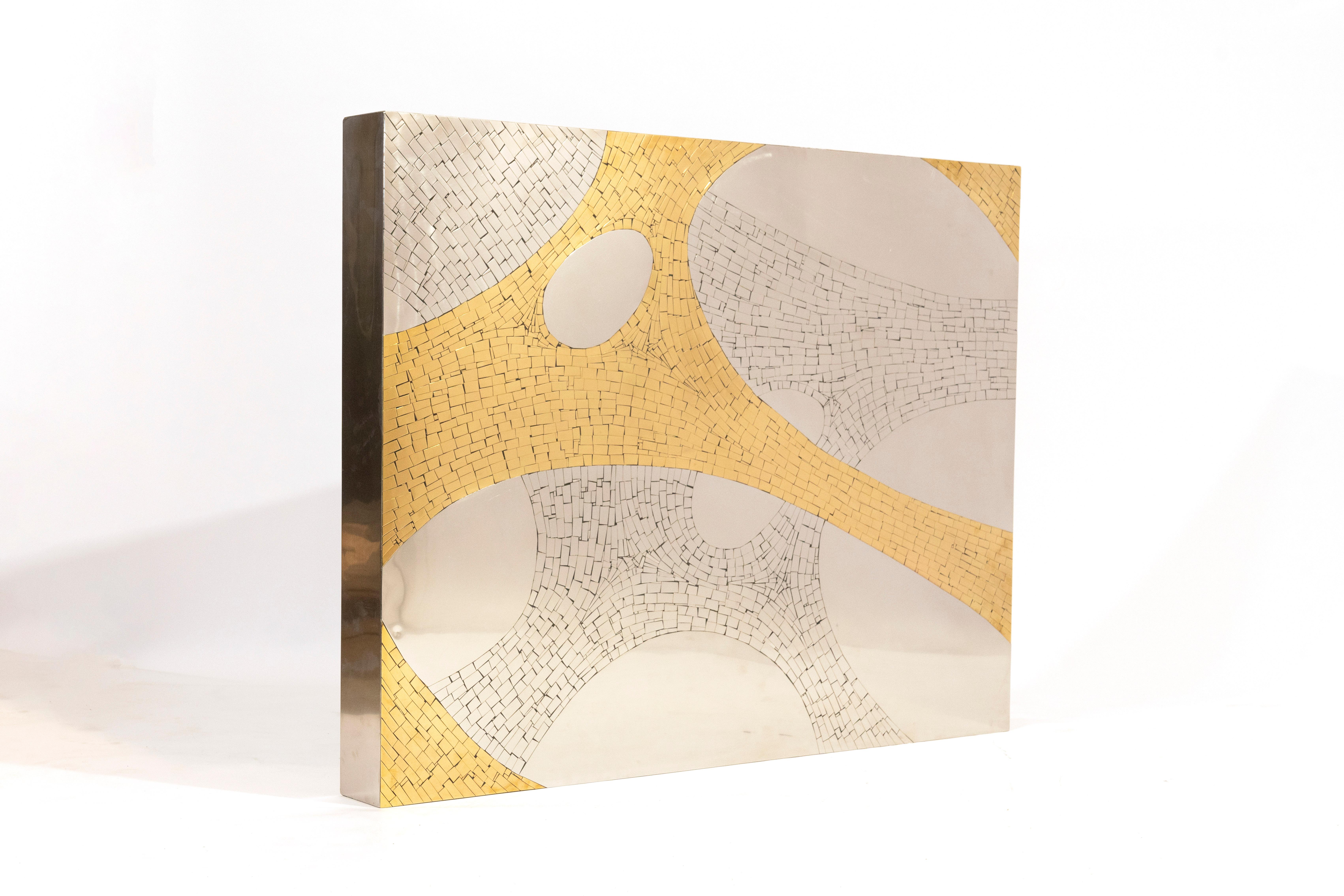 Rechteckiger Couchtisch aus Messingmosaik und Edelstahl von Jean Claude Dresse (Belgisch) im Angebot
