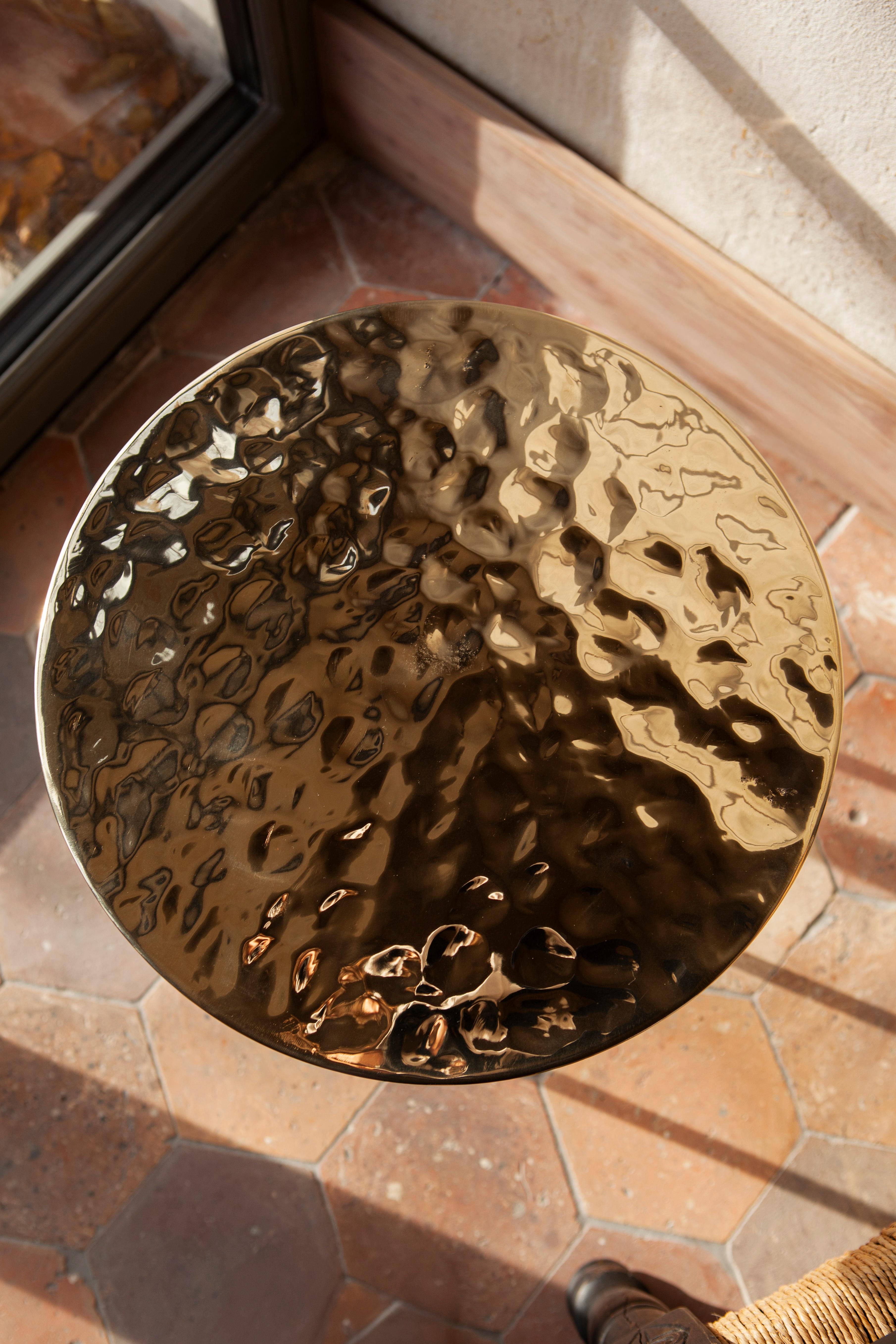 Table basse - Rippled Brass Neuf - En vente à Warszawa, PL