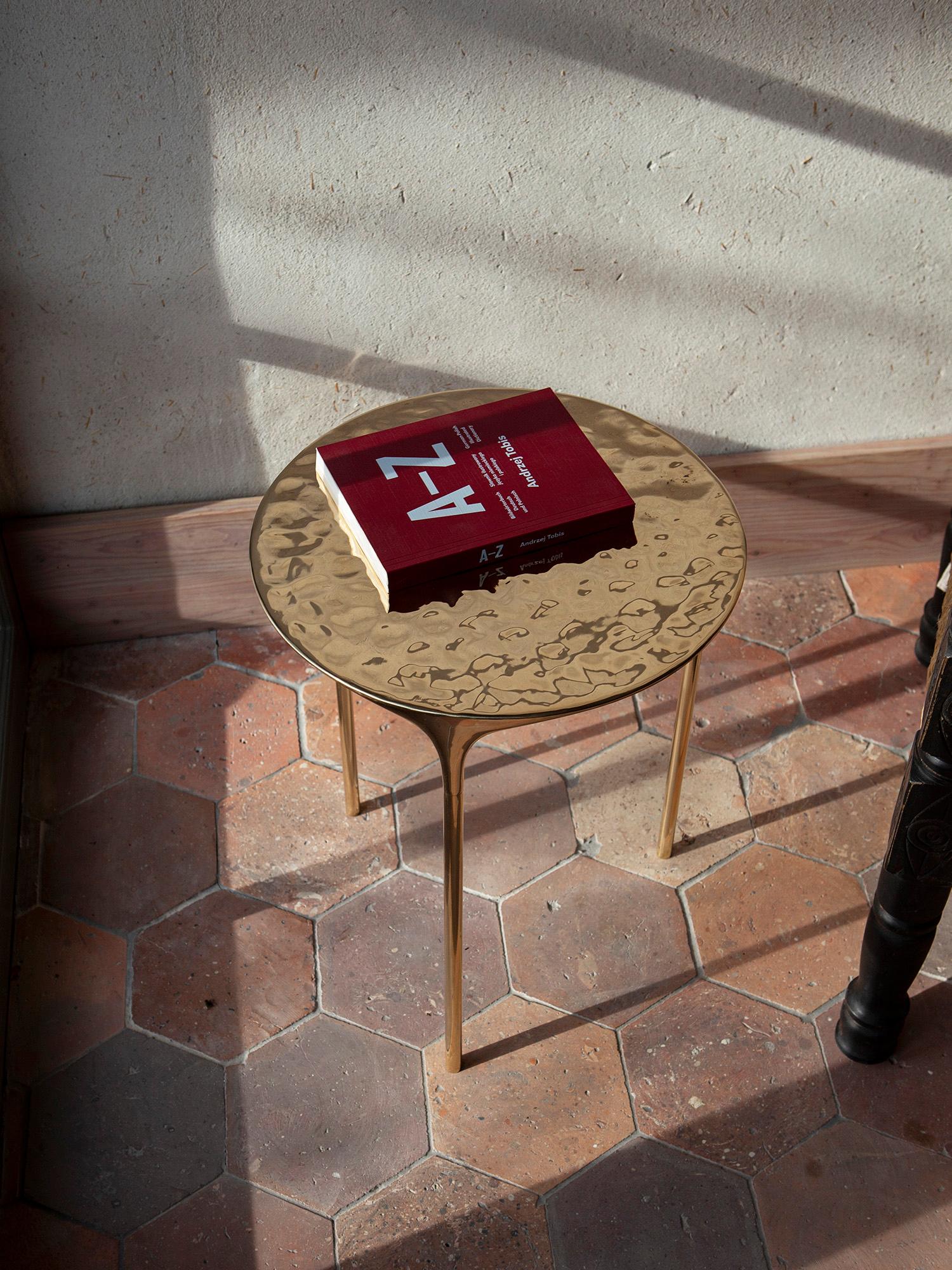 XXIe siècle et contemporain Table basse - Rippled Brass en vente