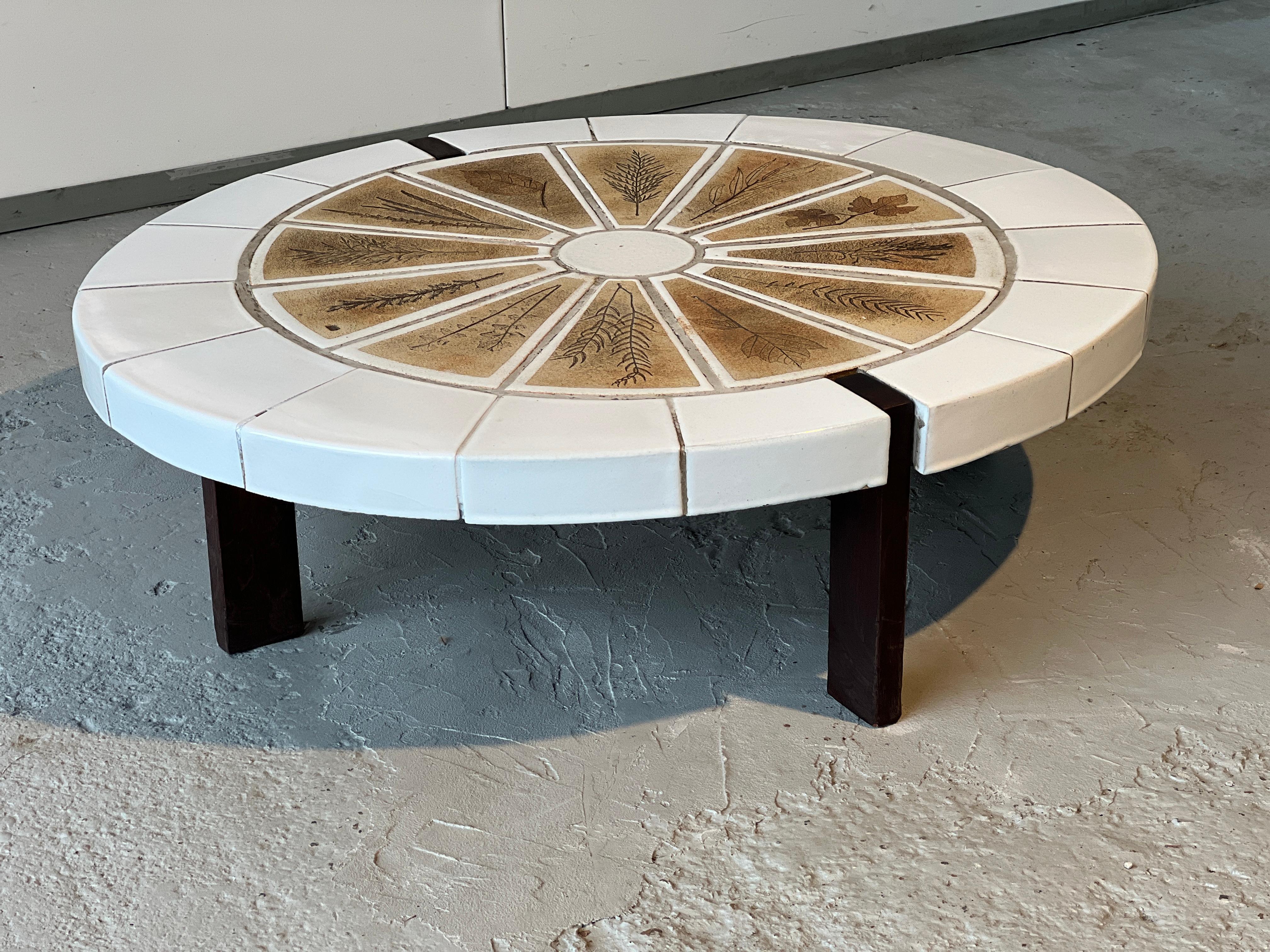 Roger Capron 1960 Coffee table in white ceramic and teracotta, oak structure. Signed on the ceramic 