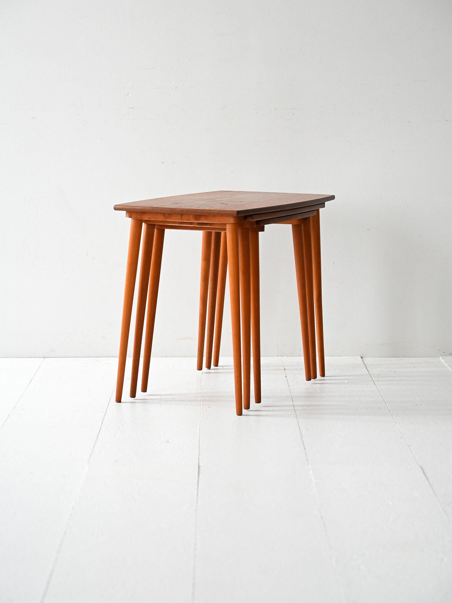 Scandinavian slide-in coffee table In Good Condition For Sale In Brescia, IT