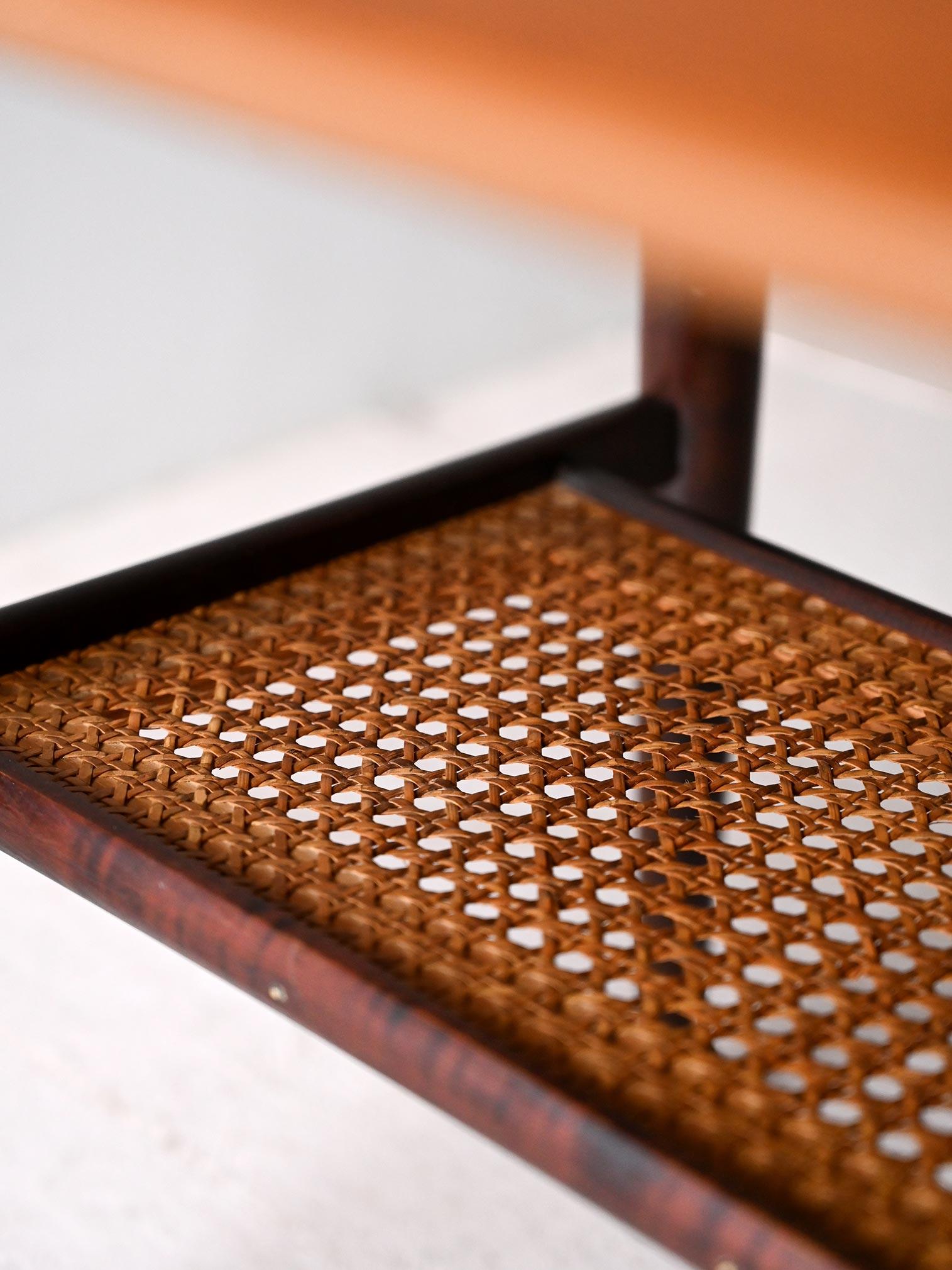 Mesa de centro escandinava de los años 60 con estante de paja vienesa en Bueno estado para la venta en Brescia, IT