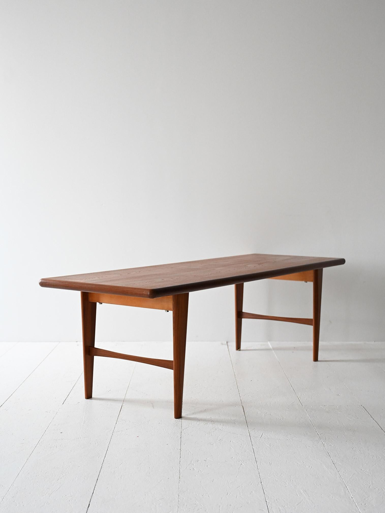 Mesa de centro escandinava de teca de los años 50/60 Escandinavo moderno en venta