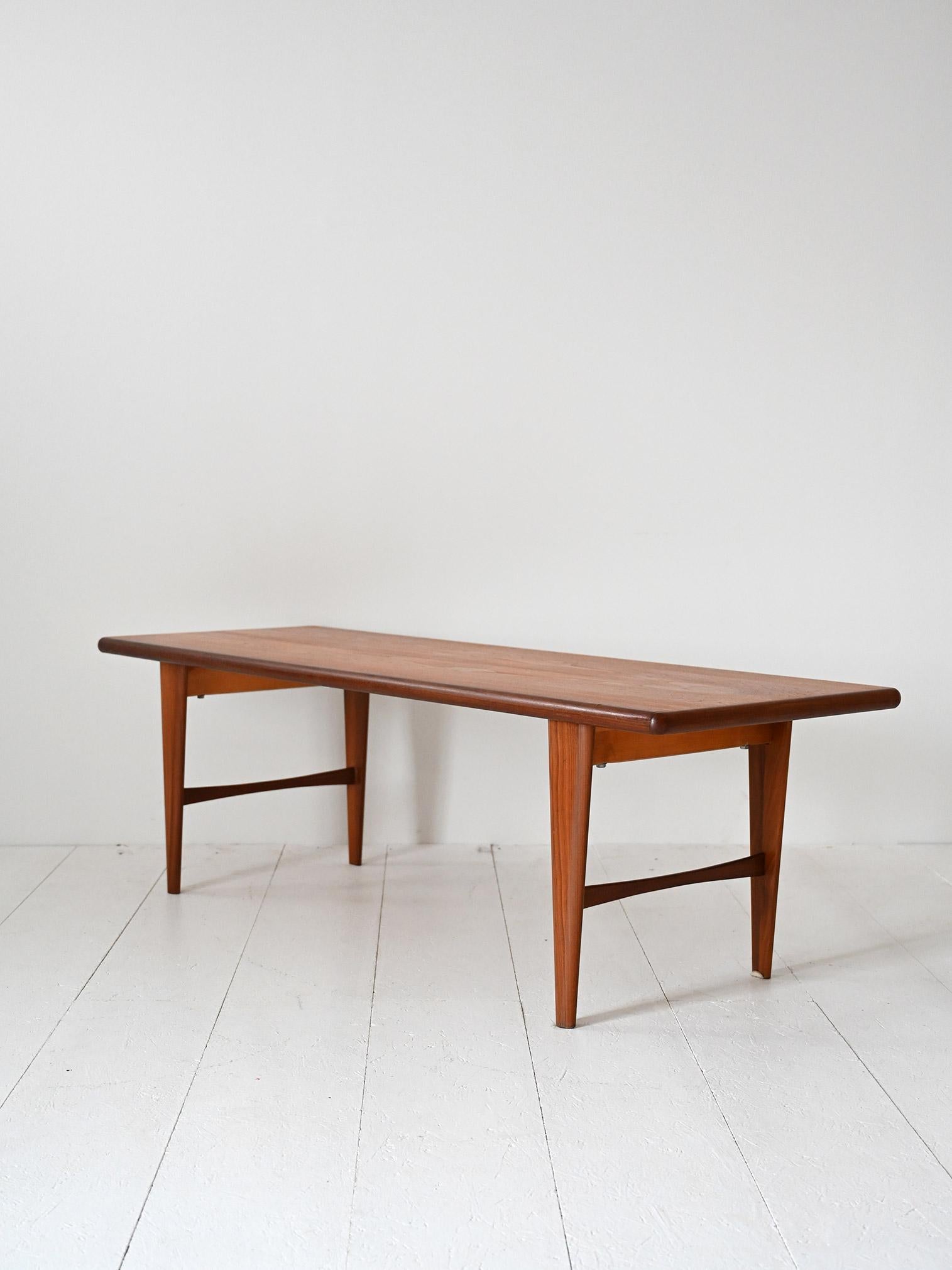 Mesa de centro escandinava de teca de los años 50/60 Scandinavian en venta
