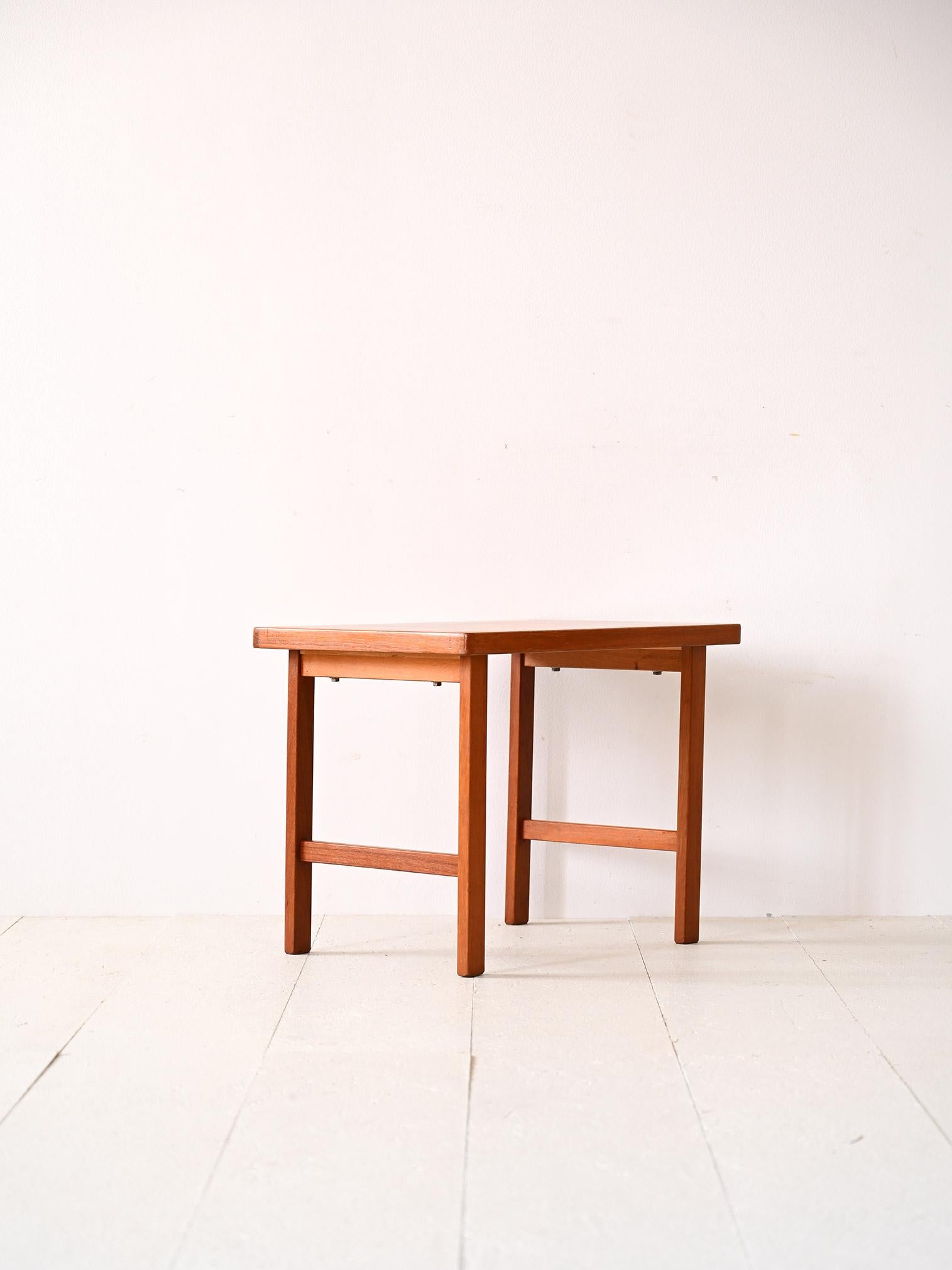Scandinave moderne Table basse scandinave en teck des années 1950 - Table basse vintage en vente