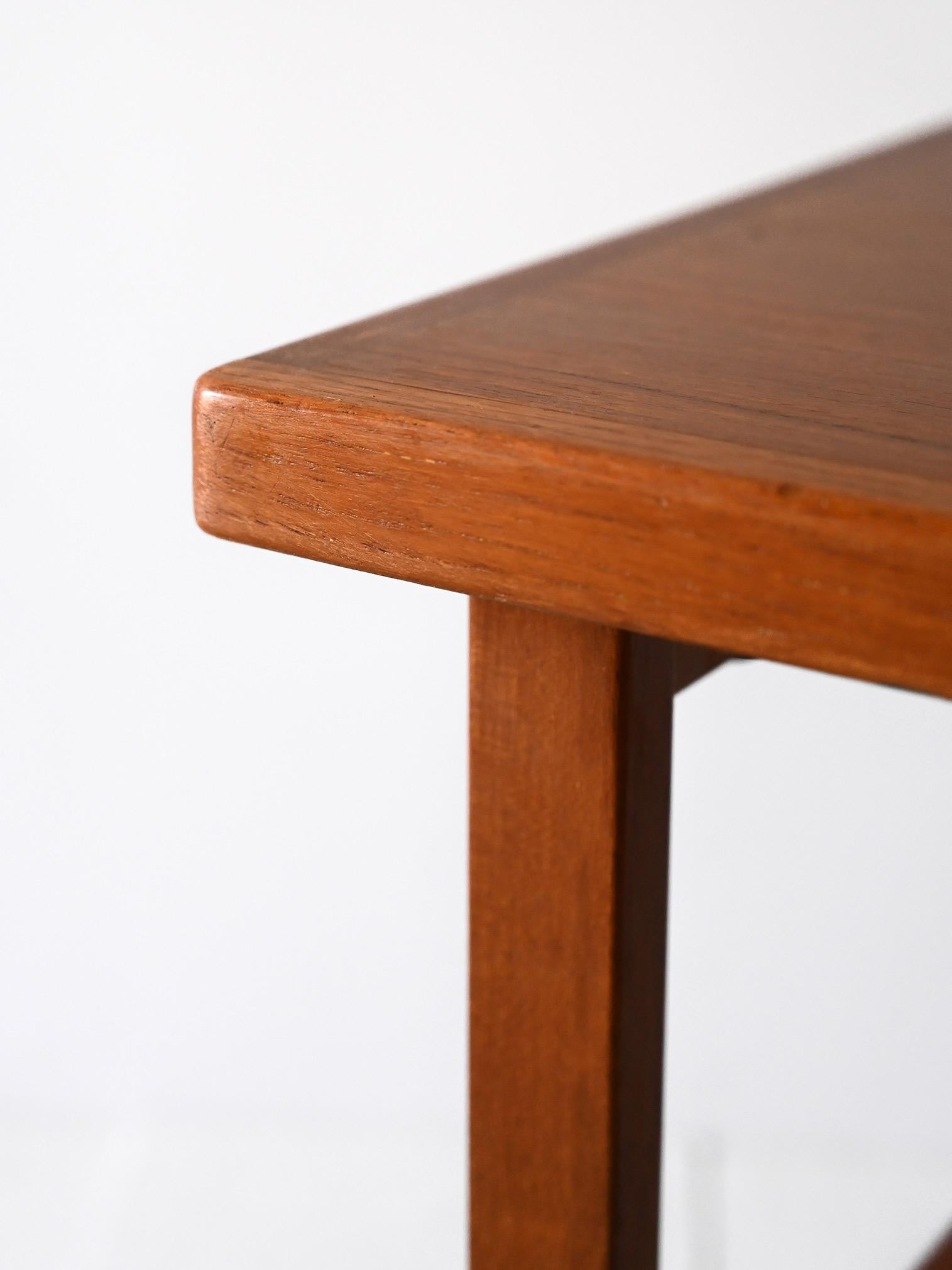 Mid-20th Century Table basse scandinave en teck des années 1950 - Table basse vintage en vente