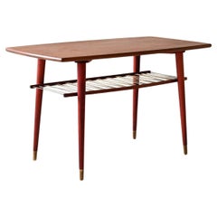 Coffee table scandinavo vintage con mensola in metallo