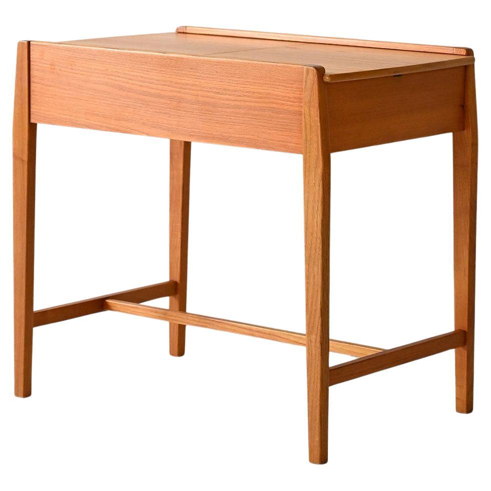 Coffee table scandinavo vintage in olmo con vano contenitore
