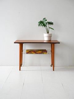 Table basse scandinave vintage en teck avec étagère en laiton