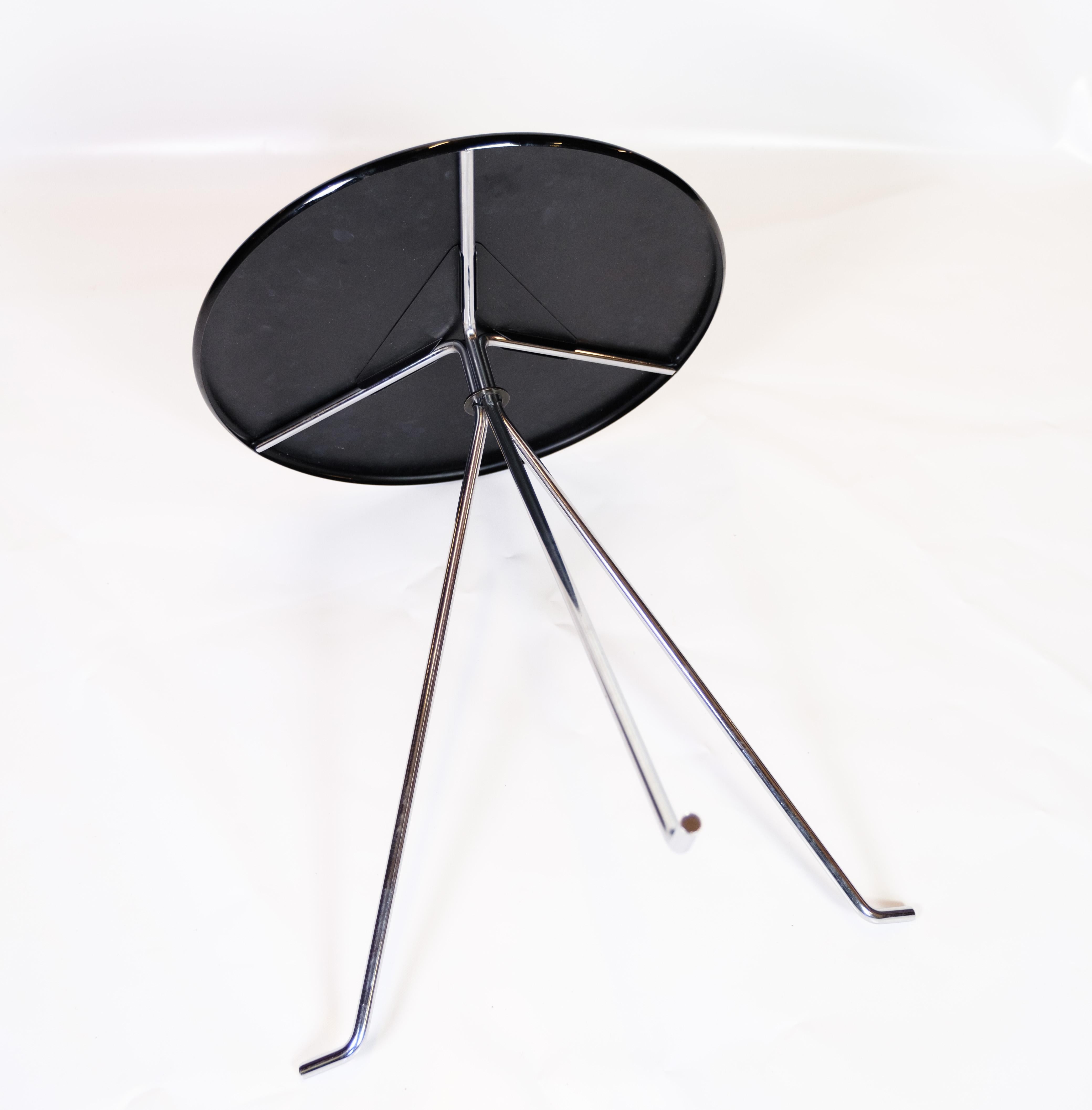 Coffee table set consisting of 3 small round tables with chrome legs  In Good Condition For Sale In Lejre, DK