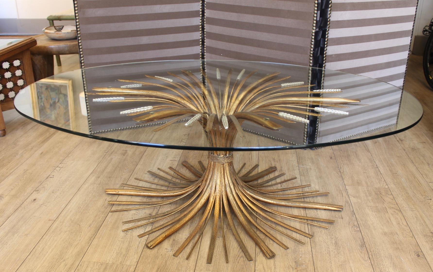 oval coffee table, glass top, brass structure, ear of wheat.
French 1960s model

The glass top is separate from the table leg.