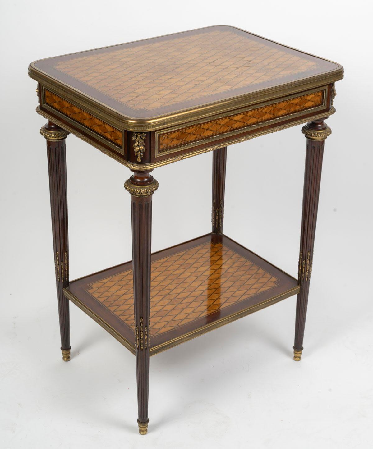 Side table, coffee table from the 19th century, Napoleon III period, in marquetry and gilded bronze, with a drawer in the skirt.

H: 72.5 cm, W: 53.5 cm, D: 40 cm