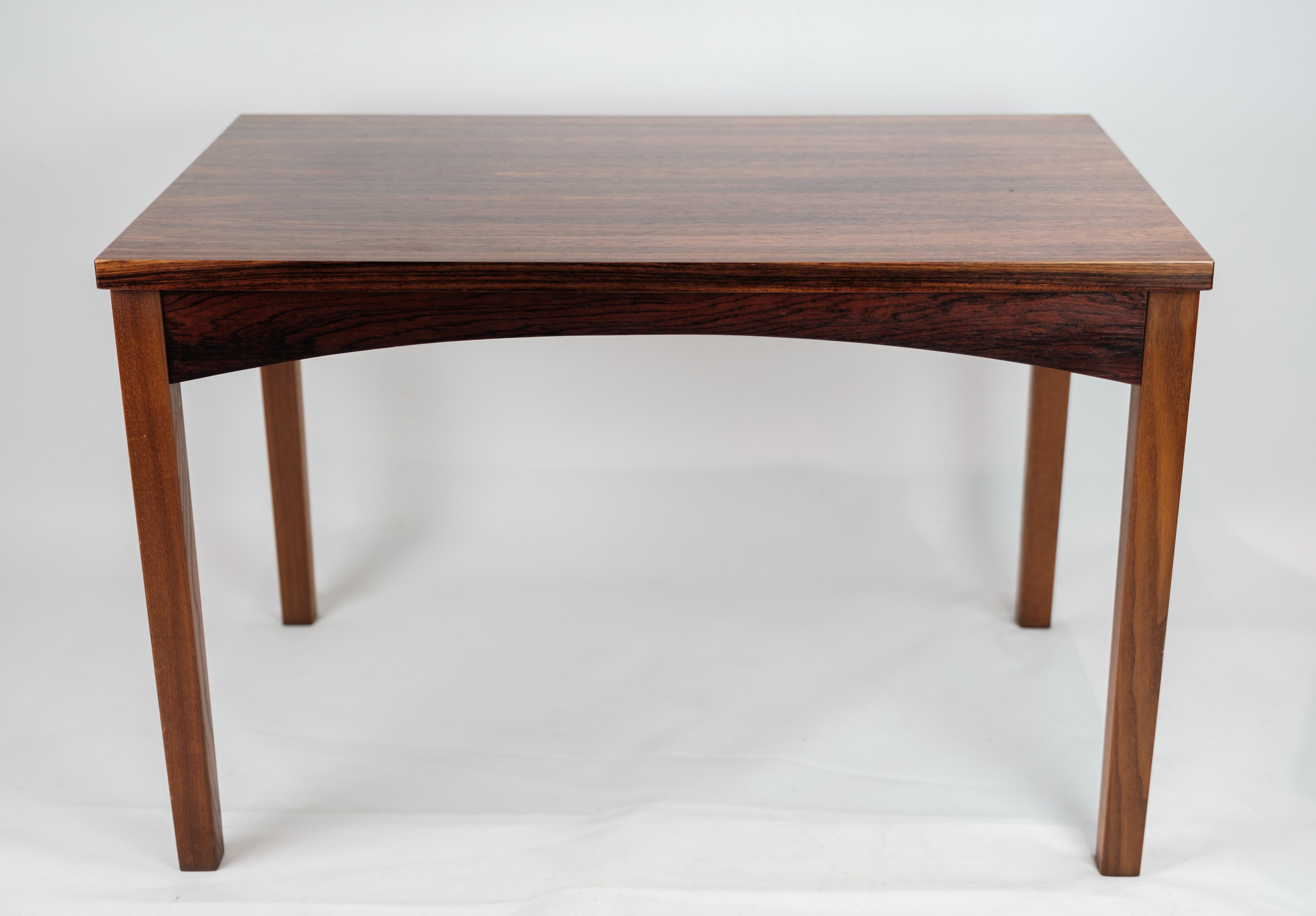 Milieu du XXe siècle Table basse/table d'appoint fabriquée en bois de rose de Rio dans les années 1960 en vente