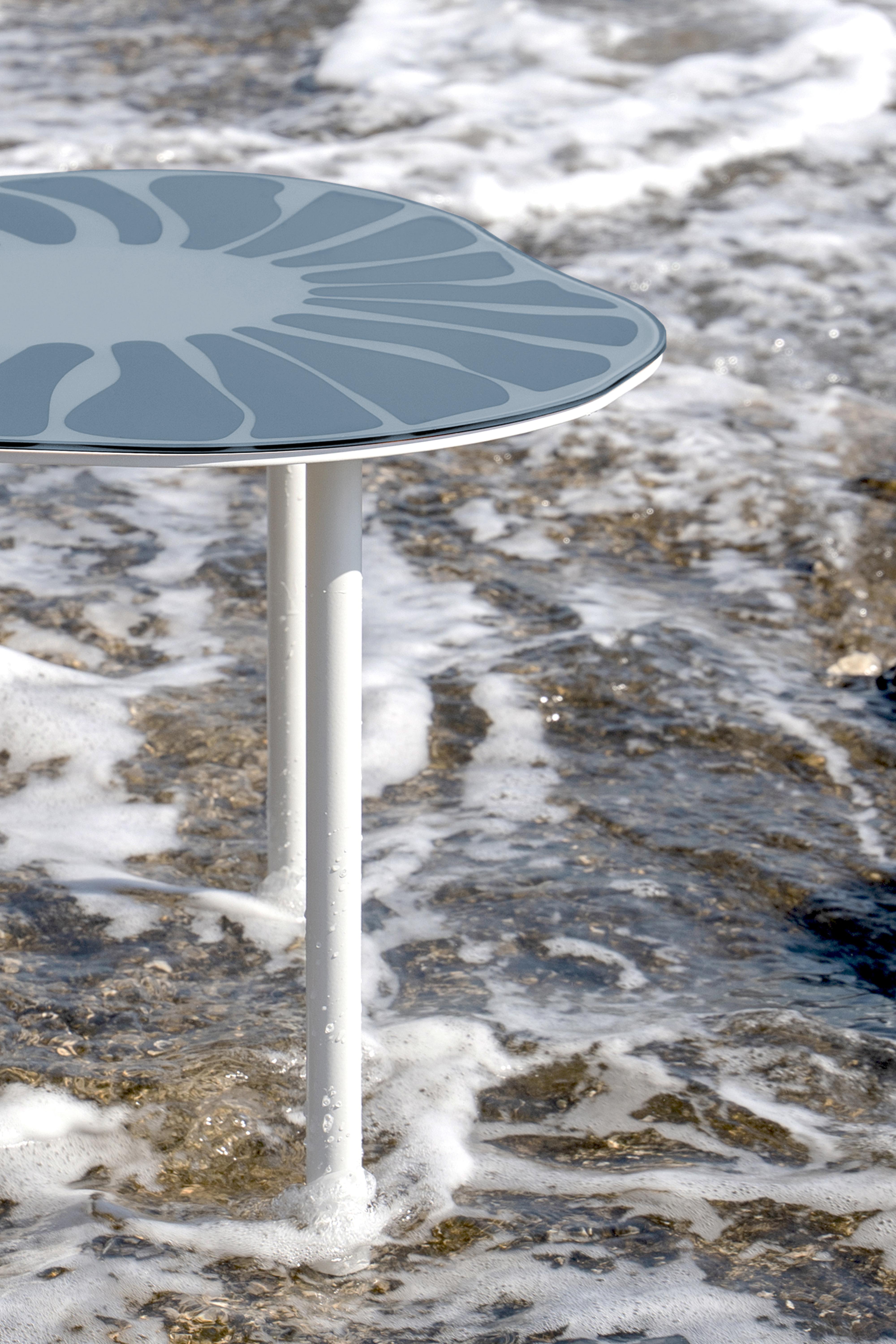 Minimaliste Table basse argentée avec superfici specchianti e gambe metalliche rimovibili en vente