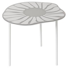 Table basse argentée avec superfici specchianti e gambe metalliche rimovibili