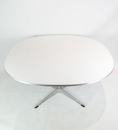 Couchtisch mit weißer Laminatplatte von Piet Hein & Arne Jacobsen aus dem Jahr 2018