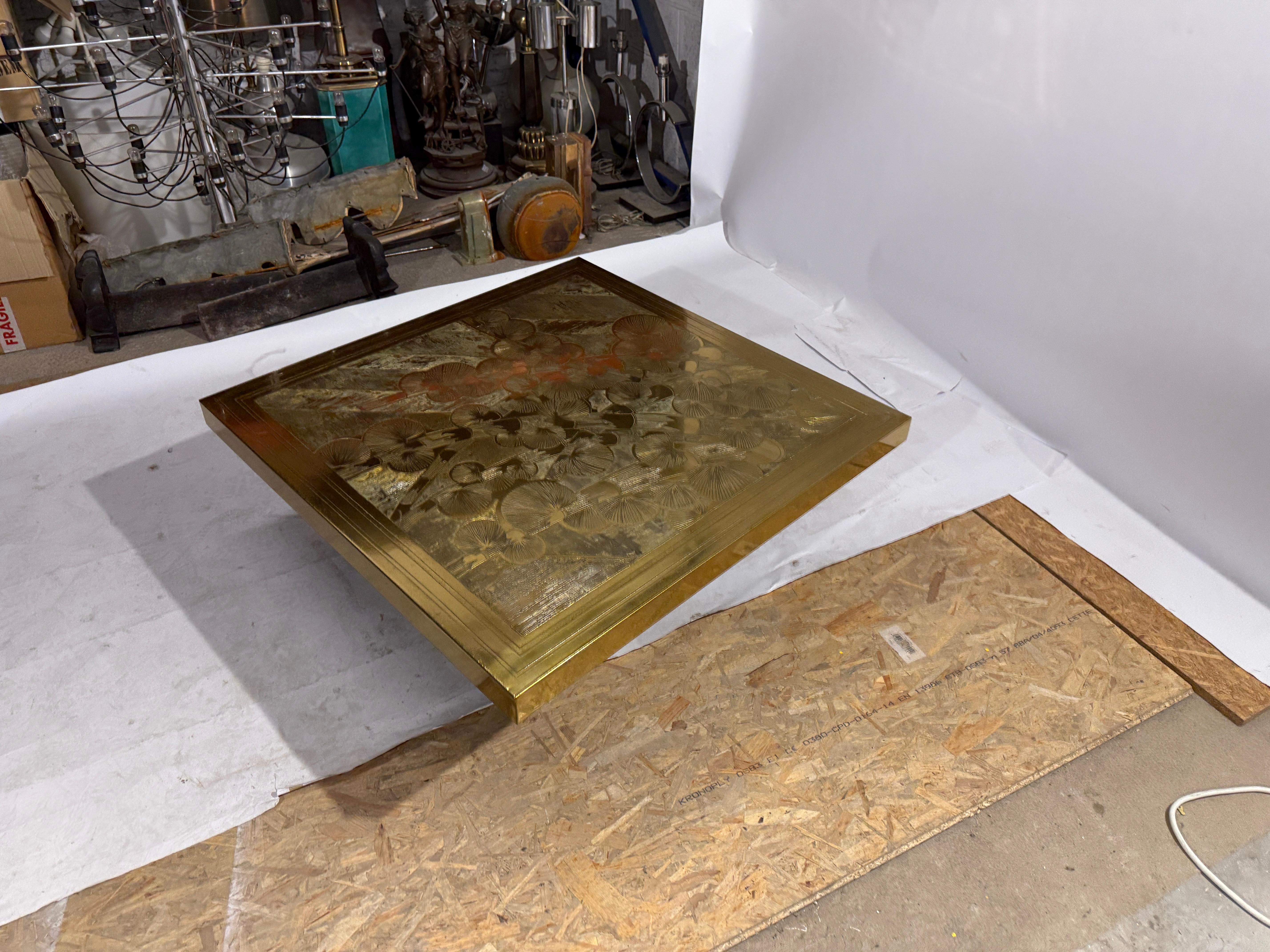 Realizzato con acquaforte Tavolino da caffè quadrato in ottone acidato di Armand Jonckers, circa 1970 in vendita