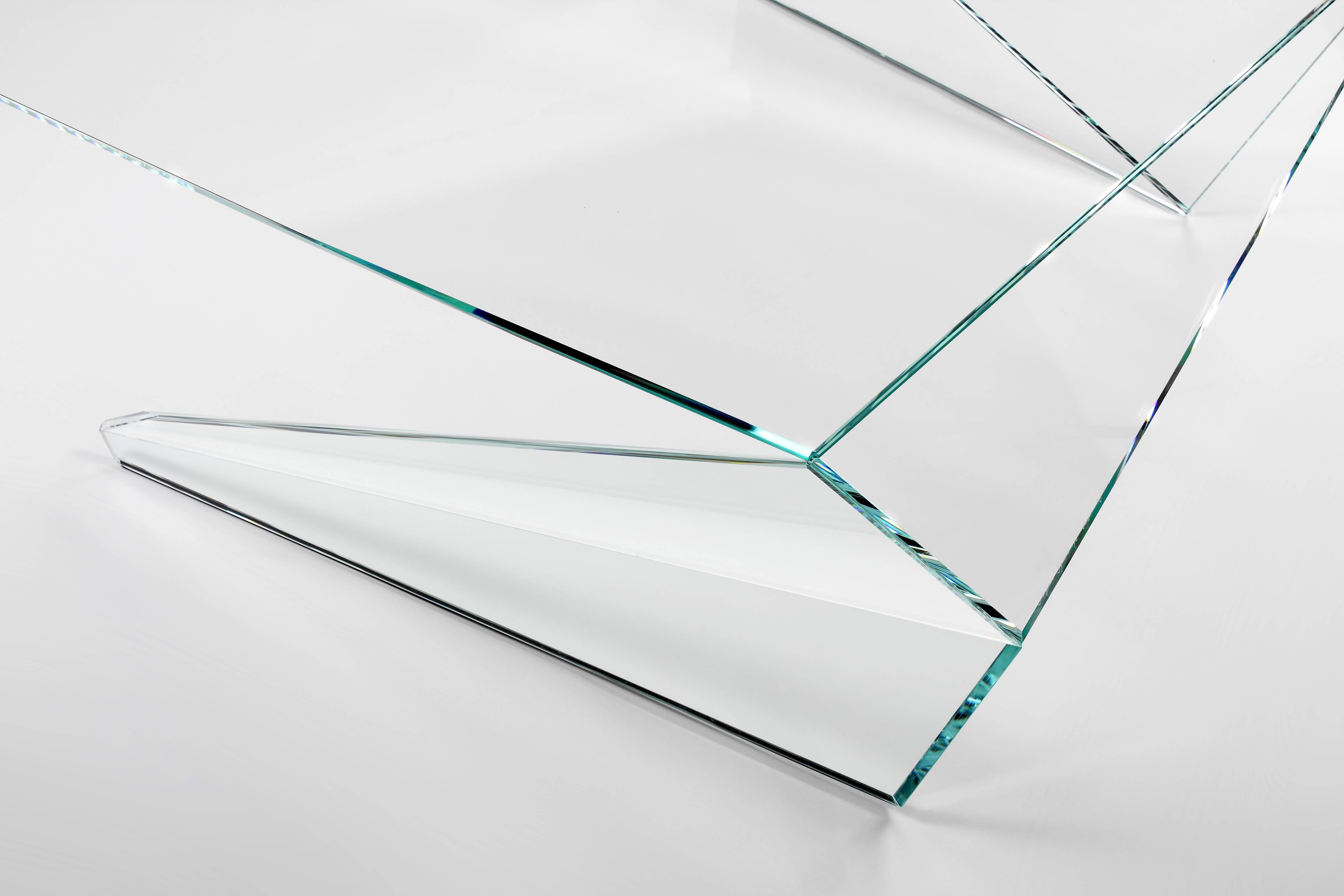 Quadratischer Origami-Couchtisch oder Center-Tisch aus geometrischem Glas und Kristall mit Sammlerdesign (Handgefertigt) im Angebot