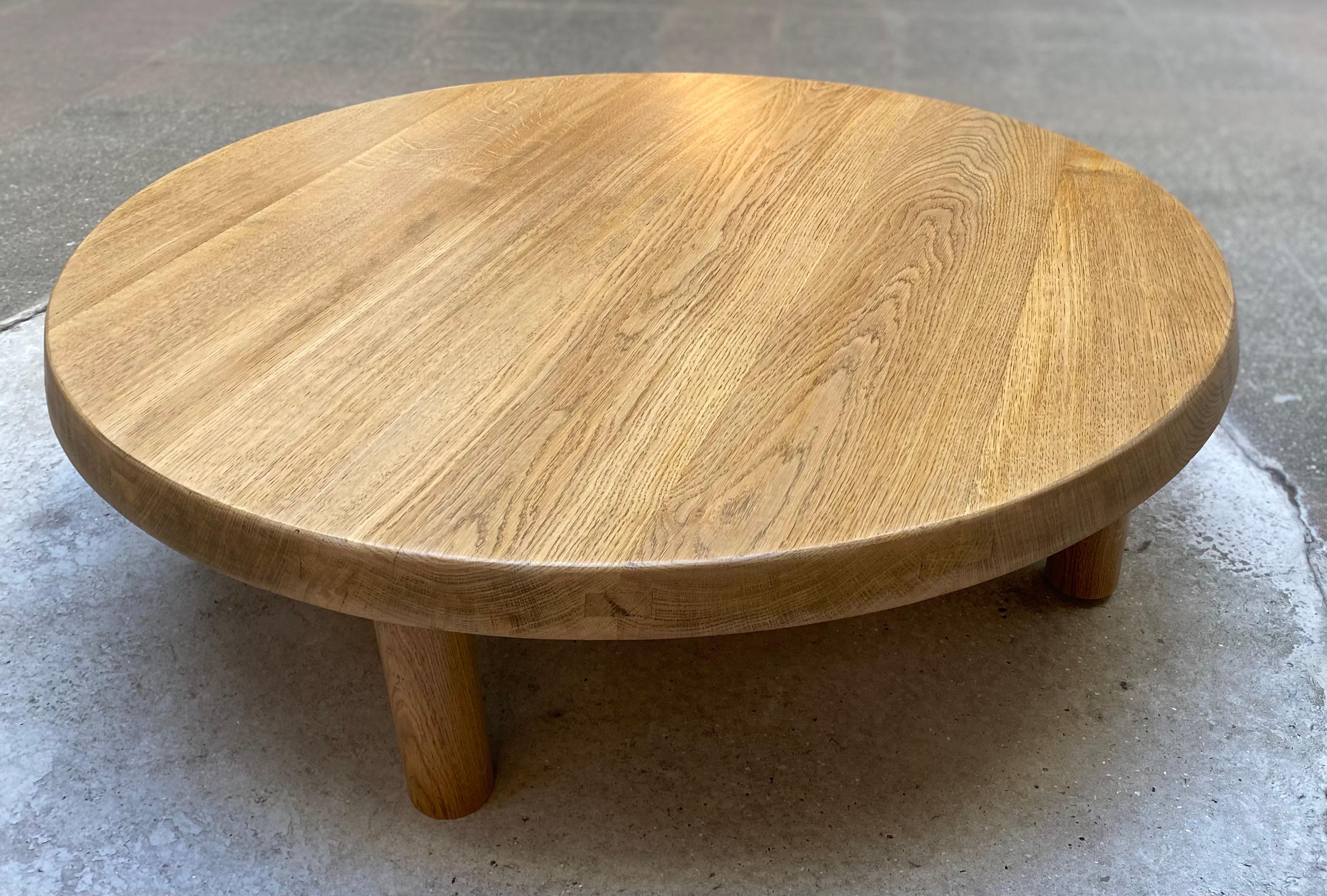 Coffee table T02 M - Pierre Chapo - circa 1970
A vintage round elm coffee table by Pierre Chapo, produced in France, circa 1970.
This model no. T02 is in excellent vintage and original condition.
Year 70
Elm
Midcentury style
dimensions: D 114