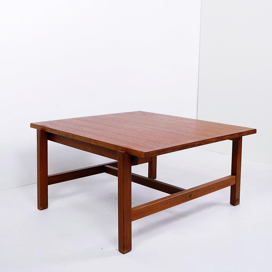 Tavolino con piano reversibile TA 07 di Cees Braakman per Pastoe, anni '60
Tavolino da salotto - Serie giapponese - Cees Braakman - Pastoe -  Paesi Bassi anni '60
Usura coerente con l'età e l'uso : Danni strutturali minori - See photo 