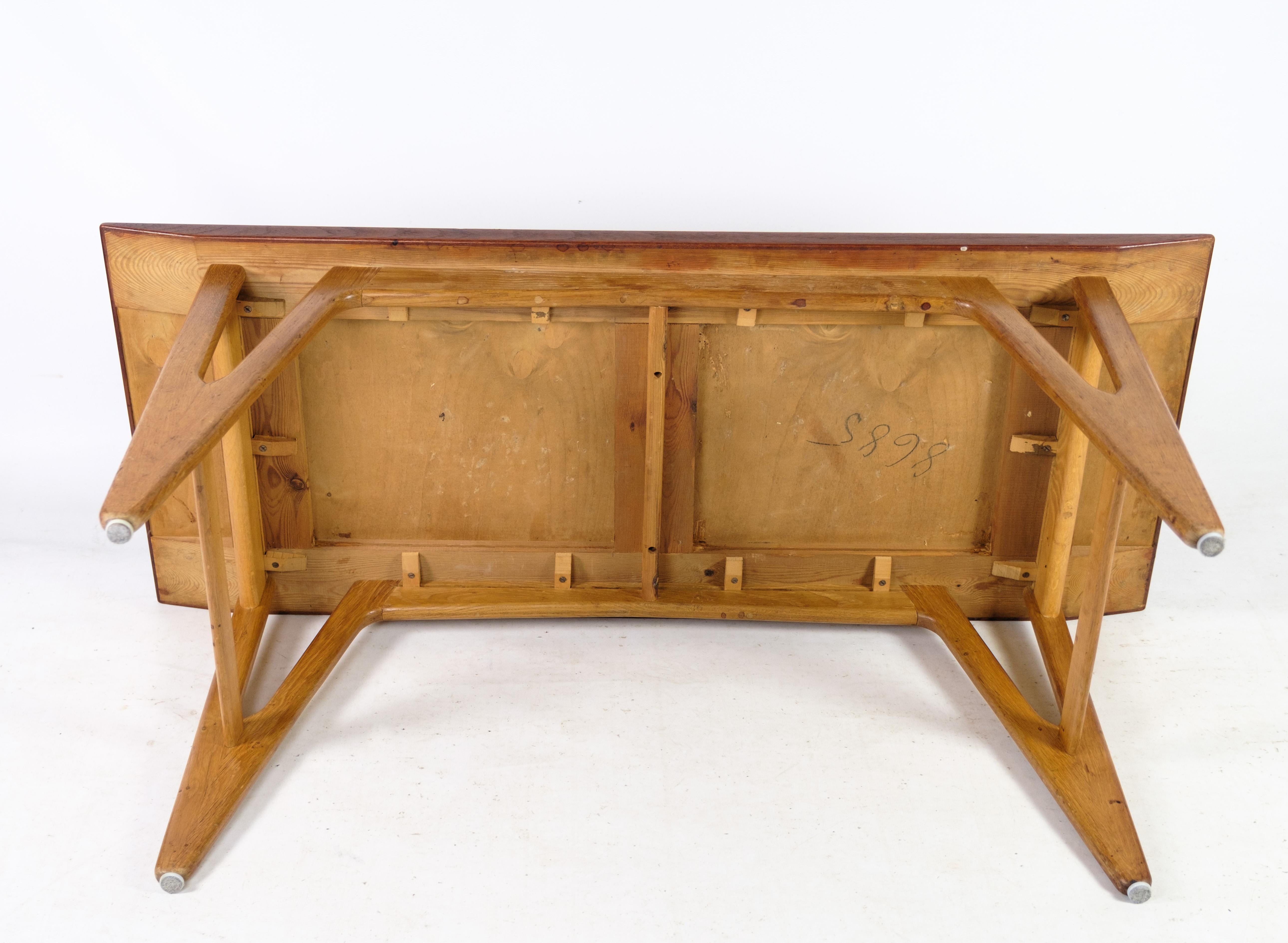 Coffee table Made In Teak & Oak, Danish design From 1960 For Sale 6