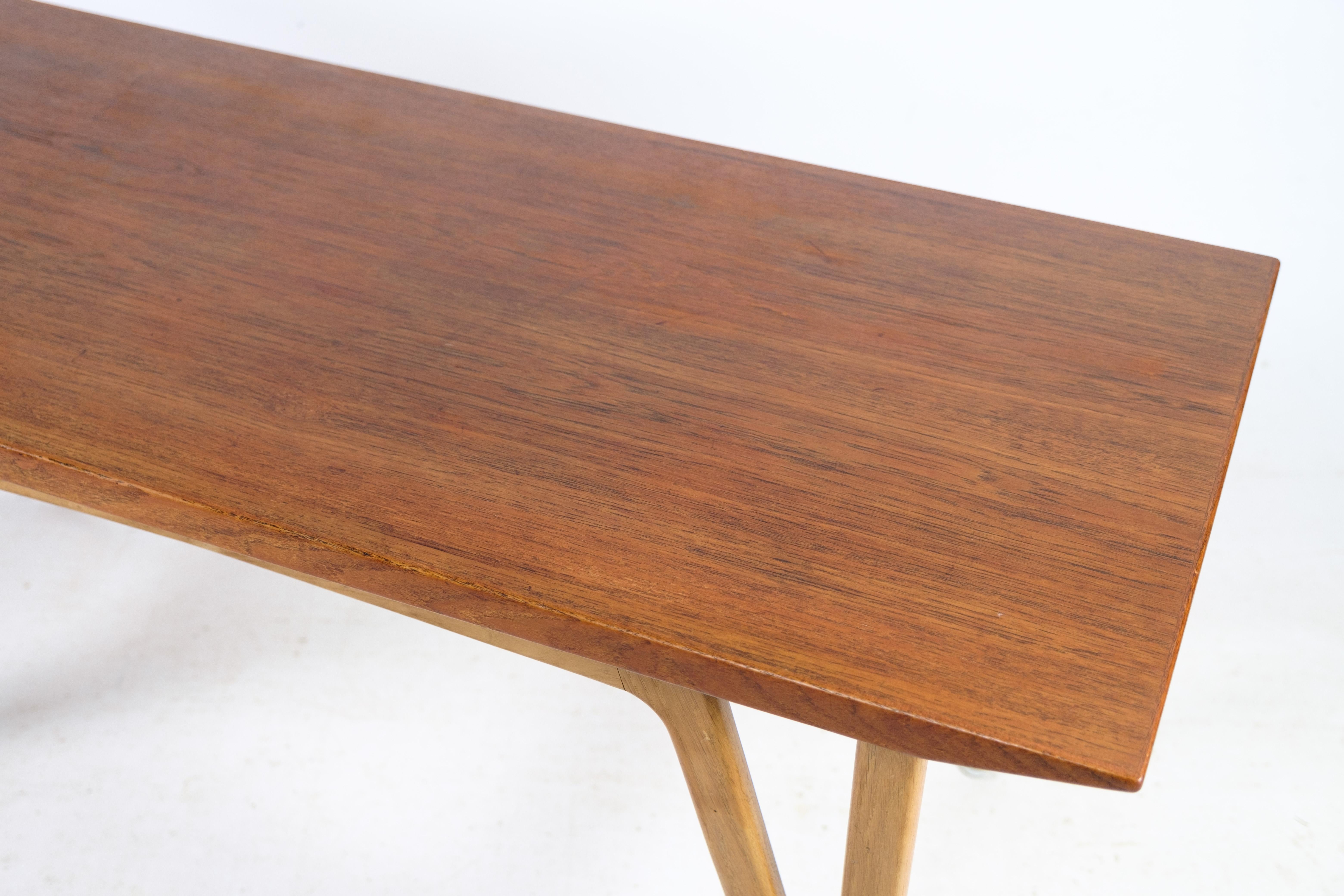 Mid-Century Modern Coffee table Made In Teak & Oak, Danish design From 1960 For Sale