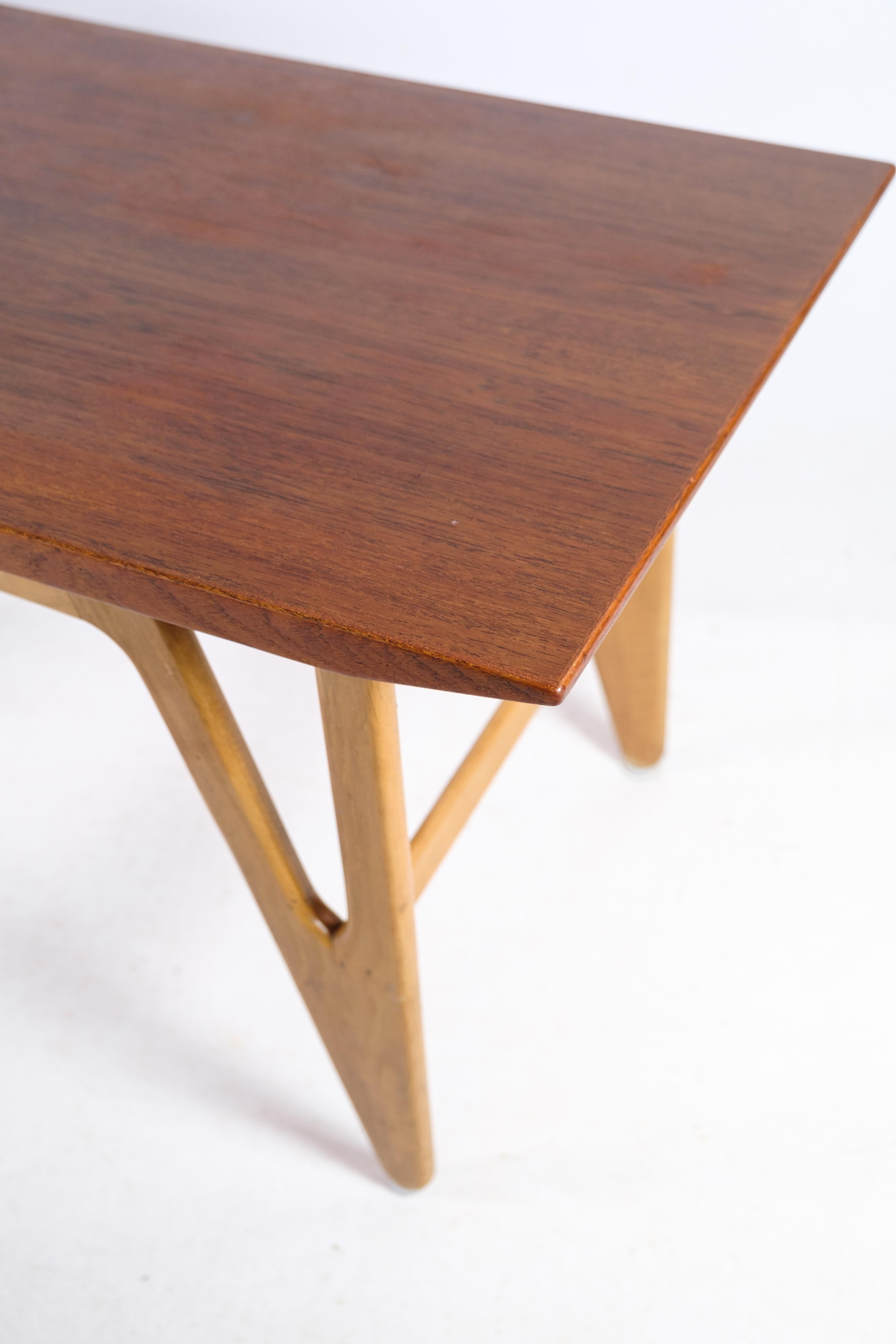 Coffee table Made In Teak & Oak, Danish design From 1960 For Sale 1
