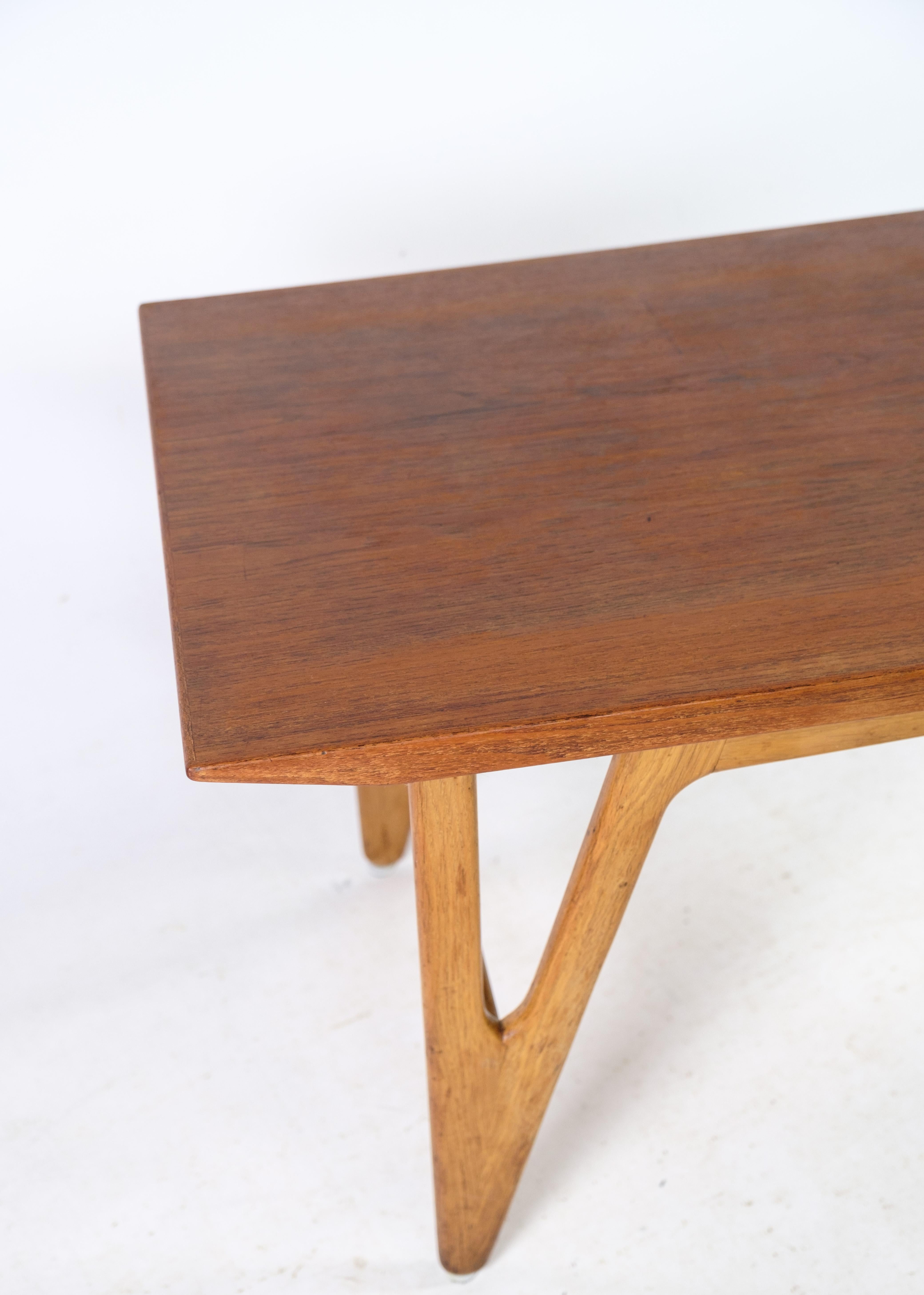 Coffee table Made In Teak & Oak, Danish design From 1960 For Sale 3