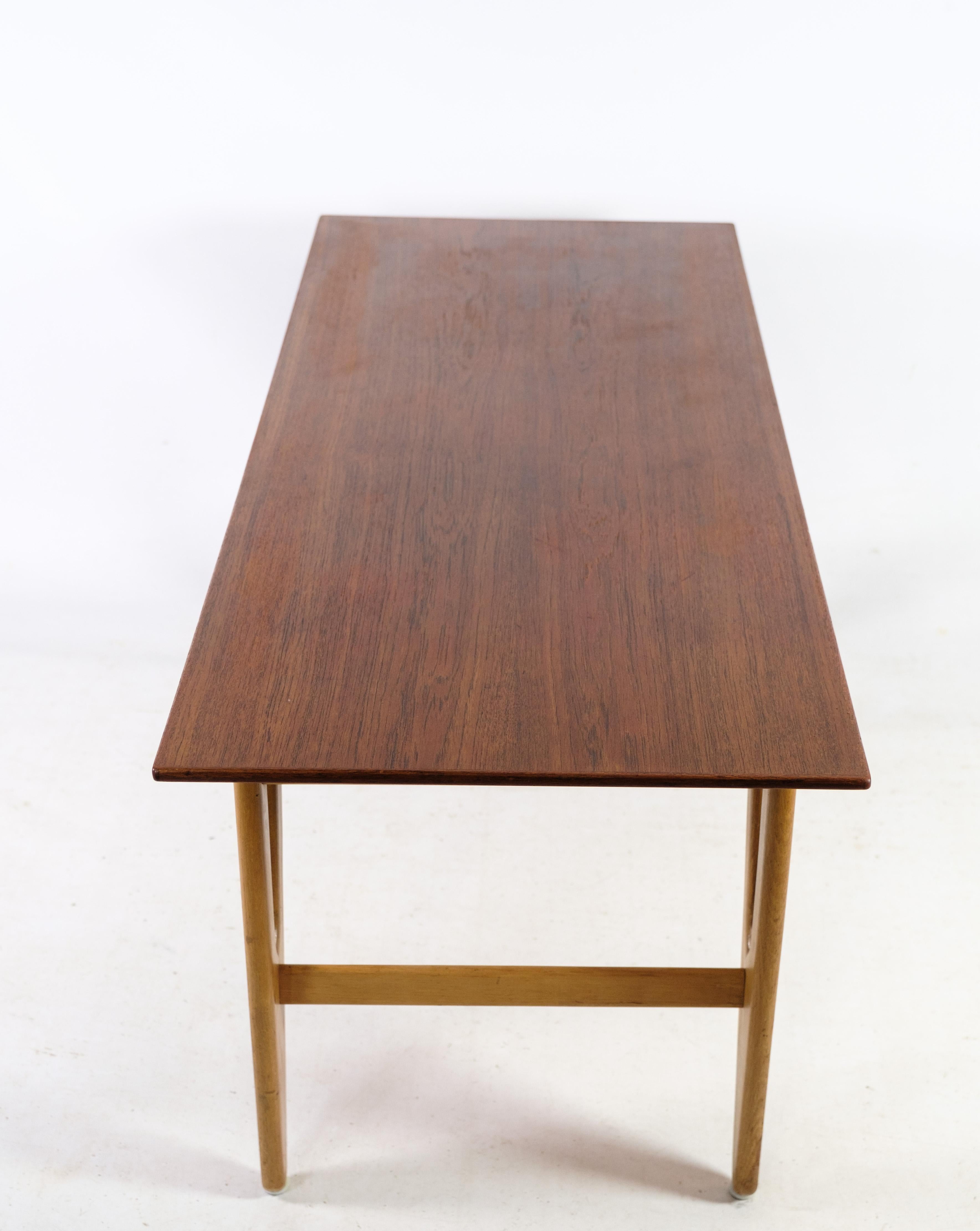 Coffee table Made In Teak & Oak, Danish design From 1960 For Sale 4