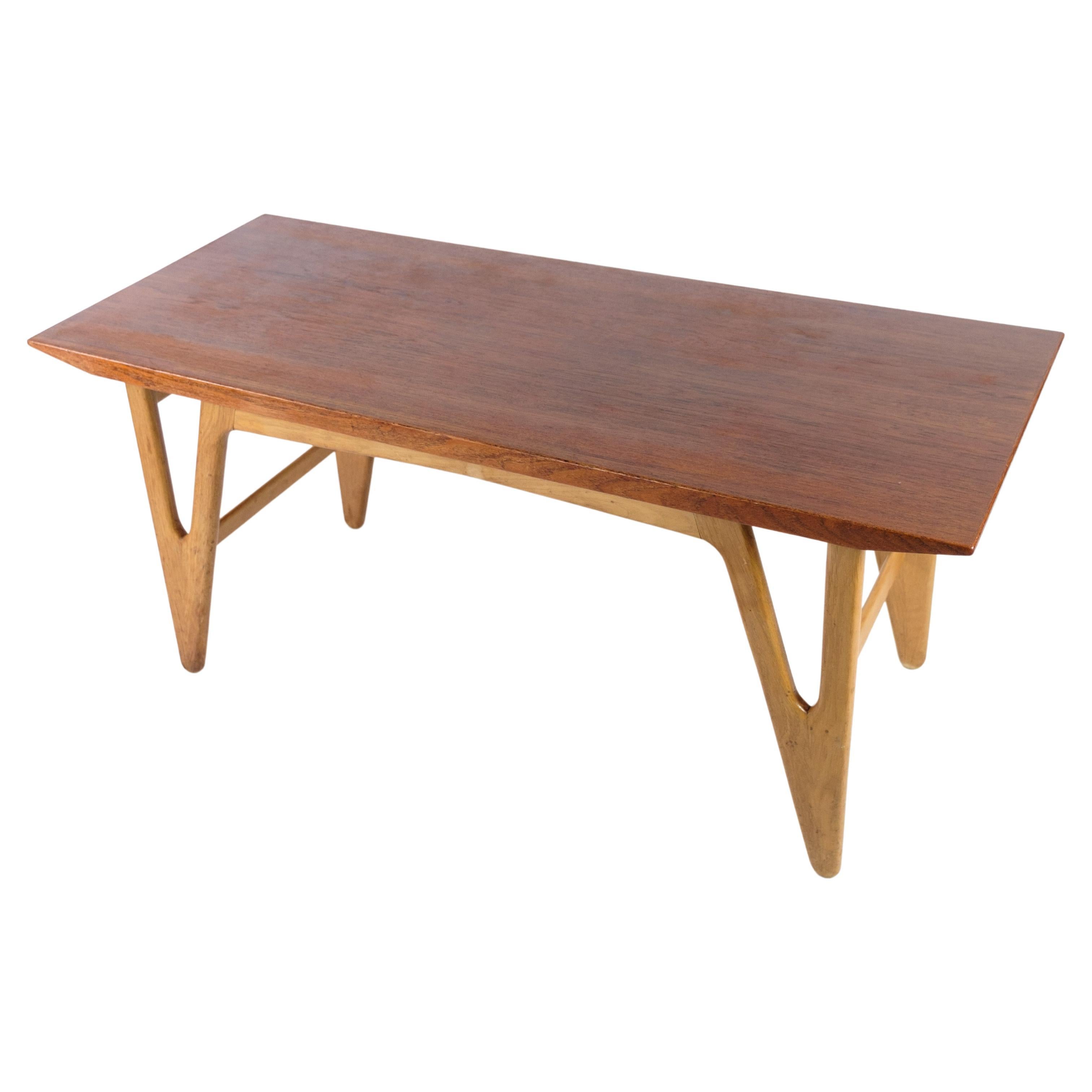Coffee table Made In Teak & Oak, Danish design From 1960 For Sale