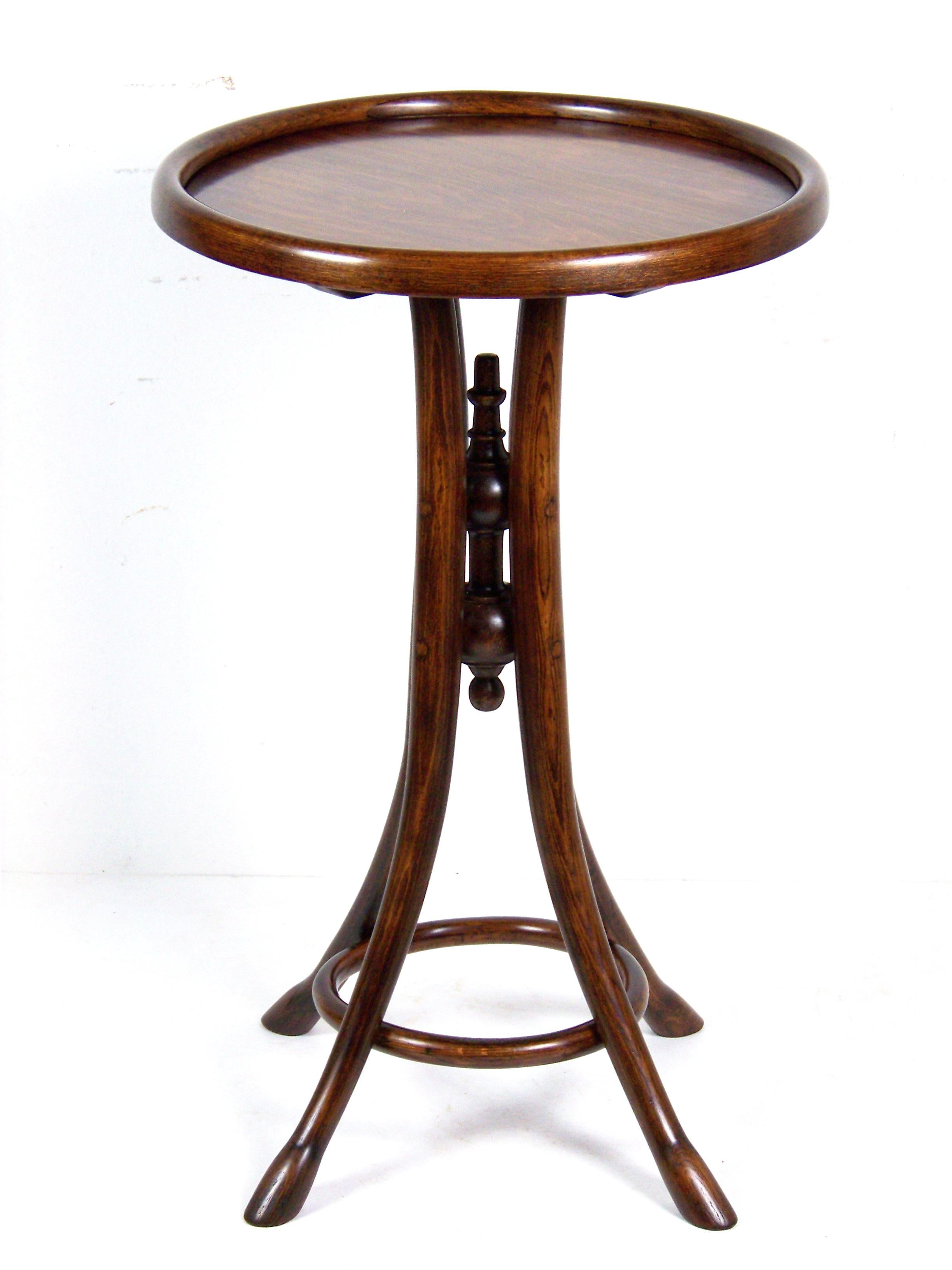 Coffee Table Thonet Nr. 6, circa 1895 1
