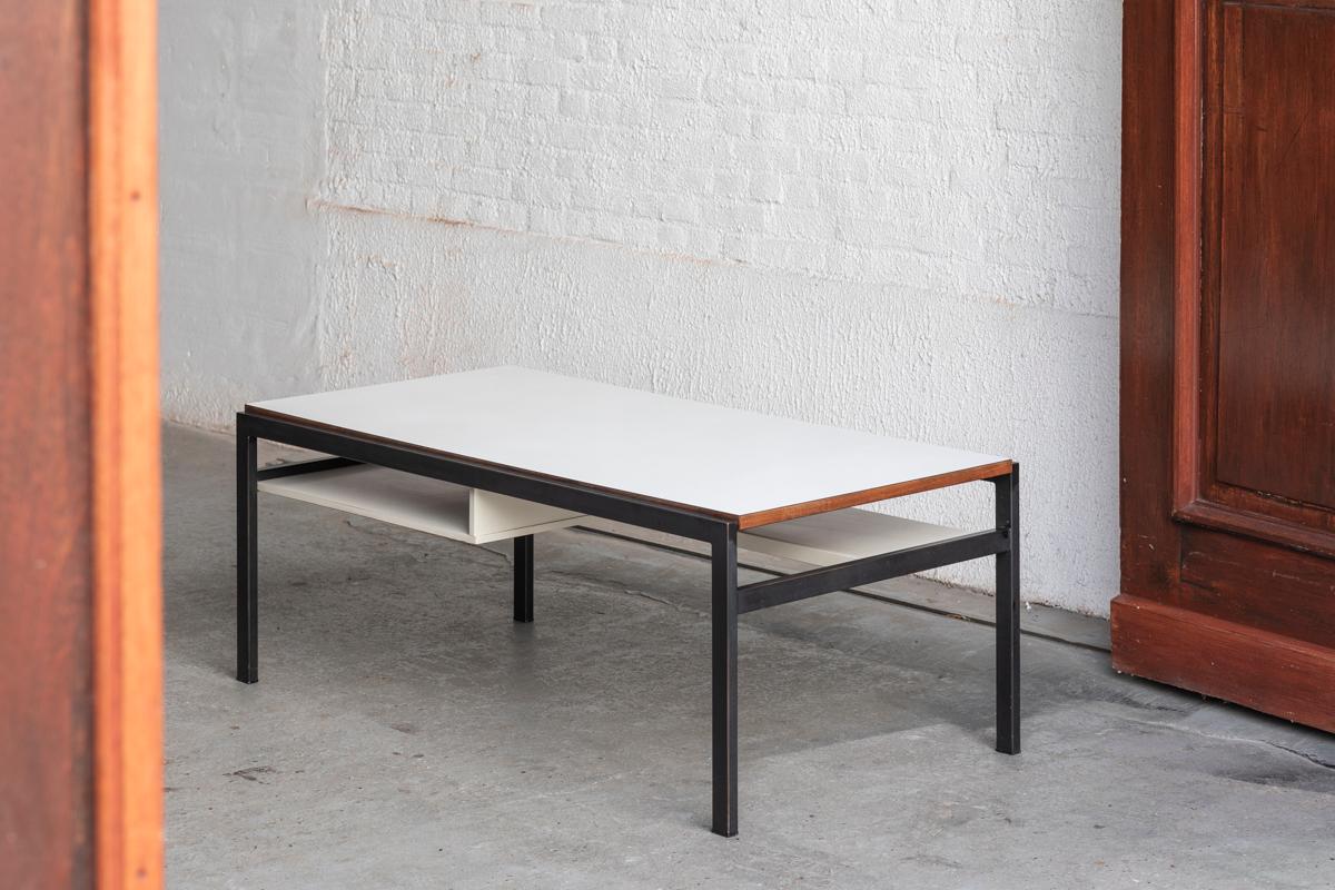 Coffee table ‘TU04’ designed by Cees Braakman and produced by Pastoe in the Netherlands around 1960. This table has a black coated steel frame with a reversible table top and magazine holder. In good condition.

H: 46 cm
W: 120 cm
D: 63 cm
