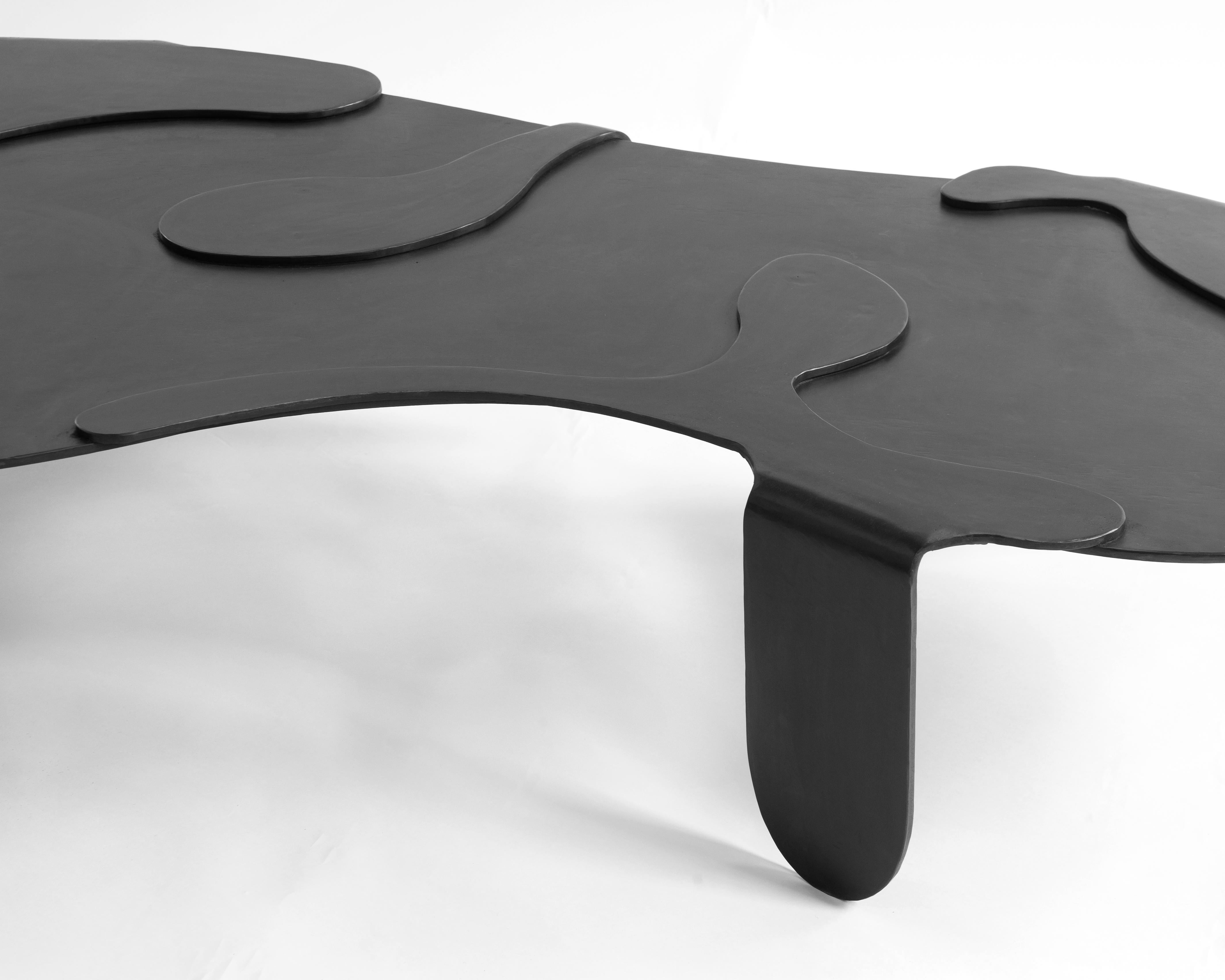 Acier Table basse Unique Organic Black Modern/Contemporary Waxed Steel  en vente