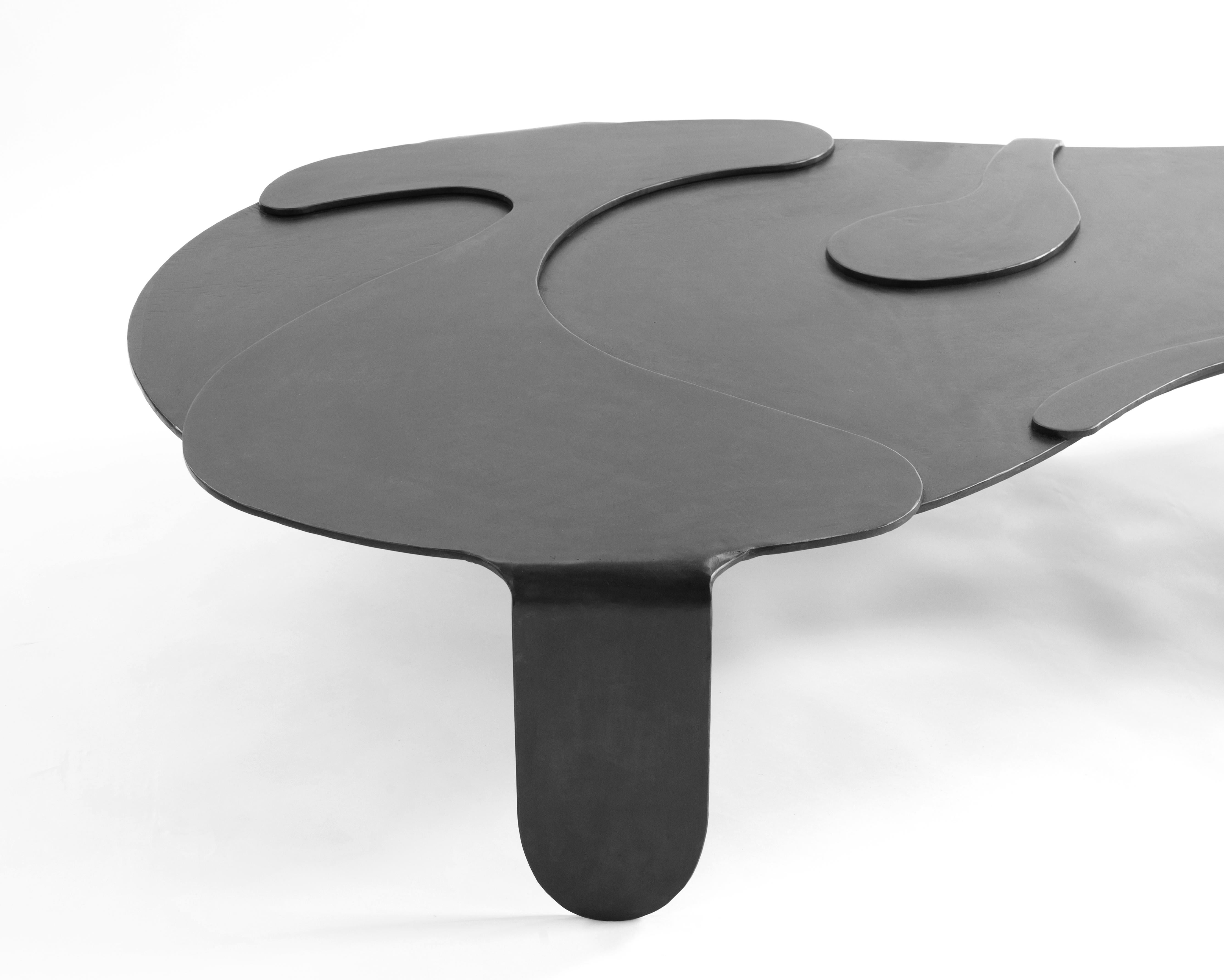 Américain Table basse Unique Organic Black Modern/Contemporary Waxed Steel  en vente