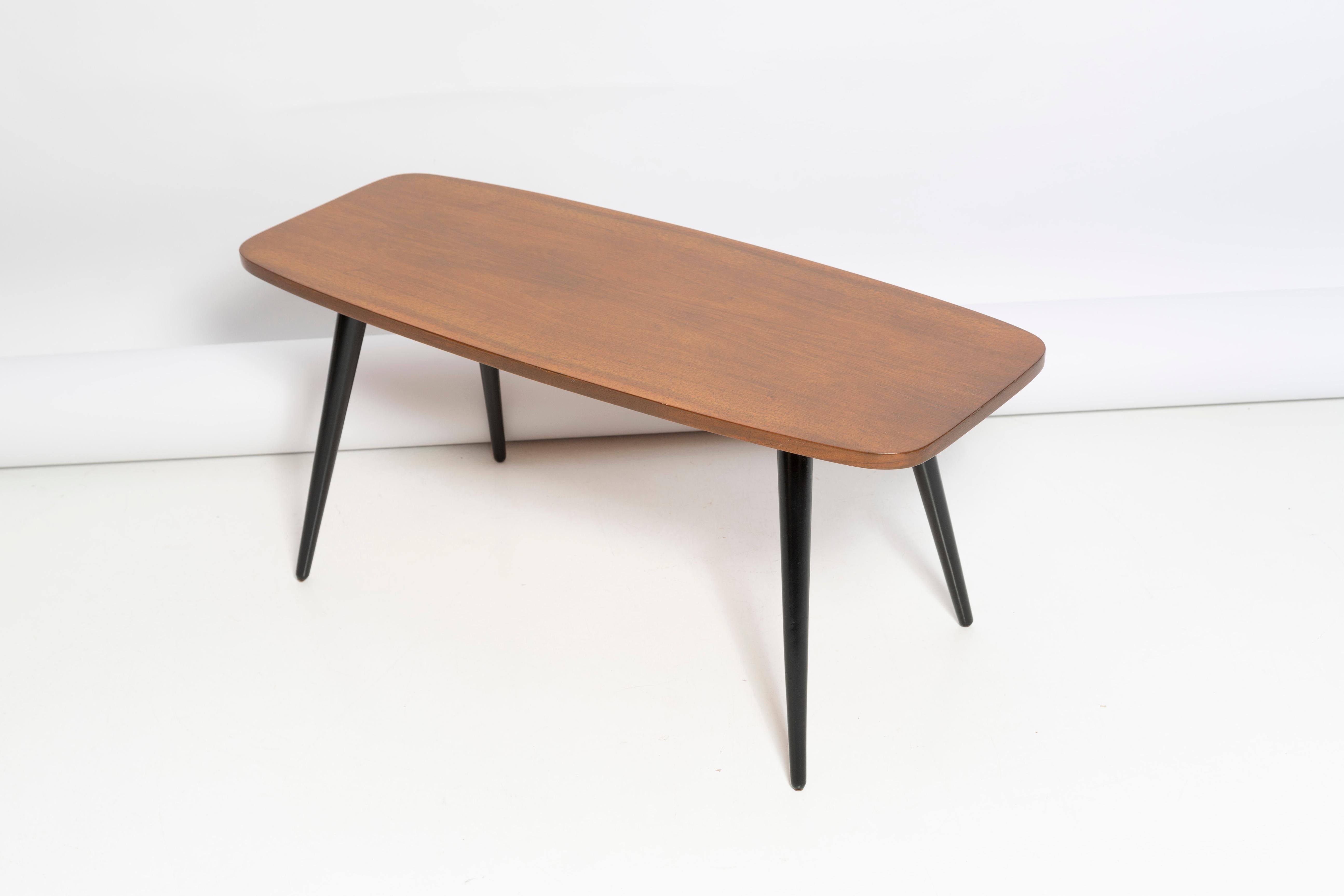 Small coffee table from the 1960s. It was manufactured in Breslau by the Craft Cooperative Supply and Sales. The table was made of wood and veneer plywood, it was also full renovated. Excellent condition.