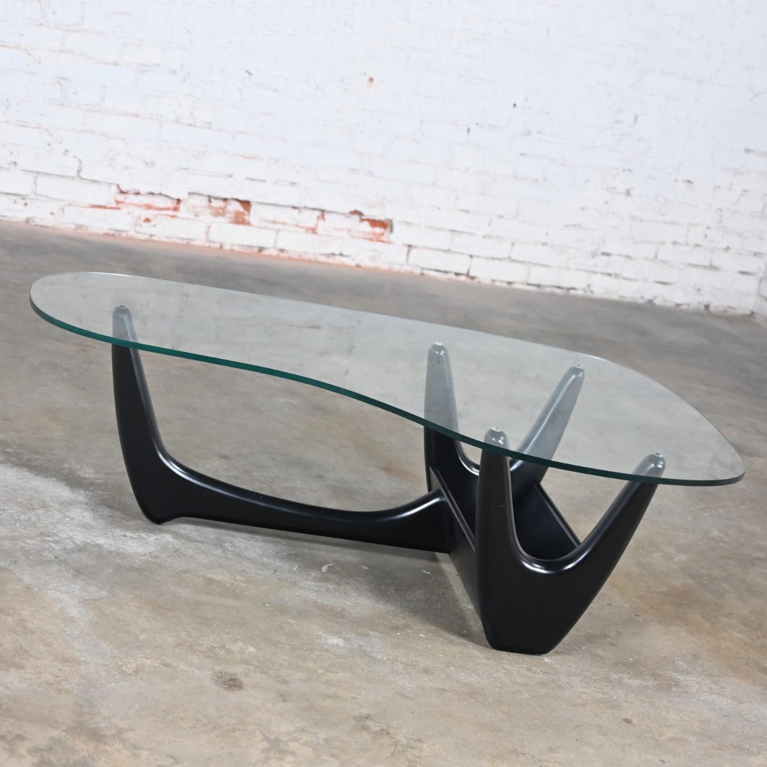 Coffee Table w/Black Base & Biomorphic Glass Top Style Kroehler Pearsall or Tonk For Sale 4