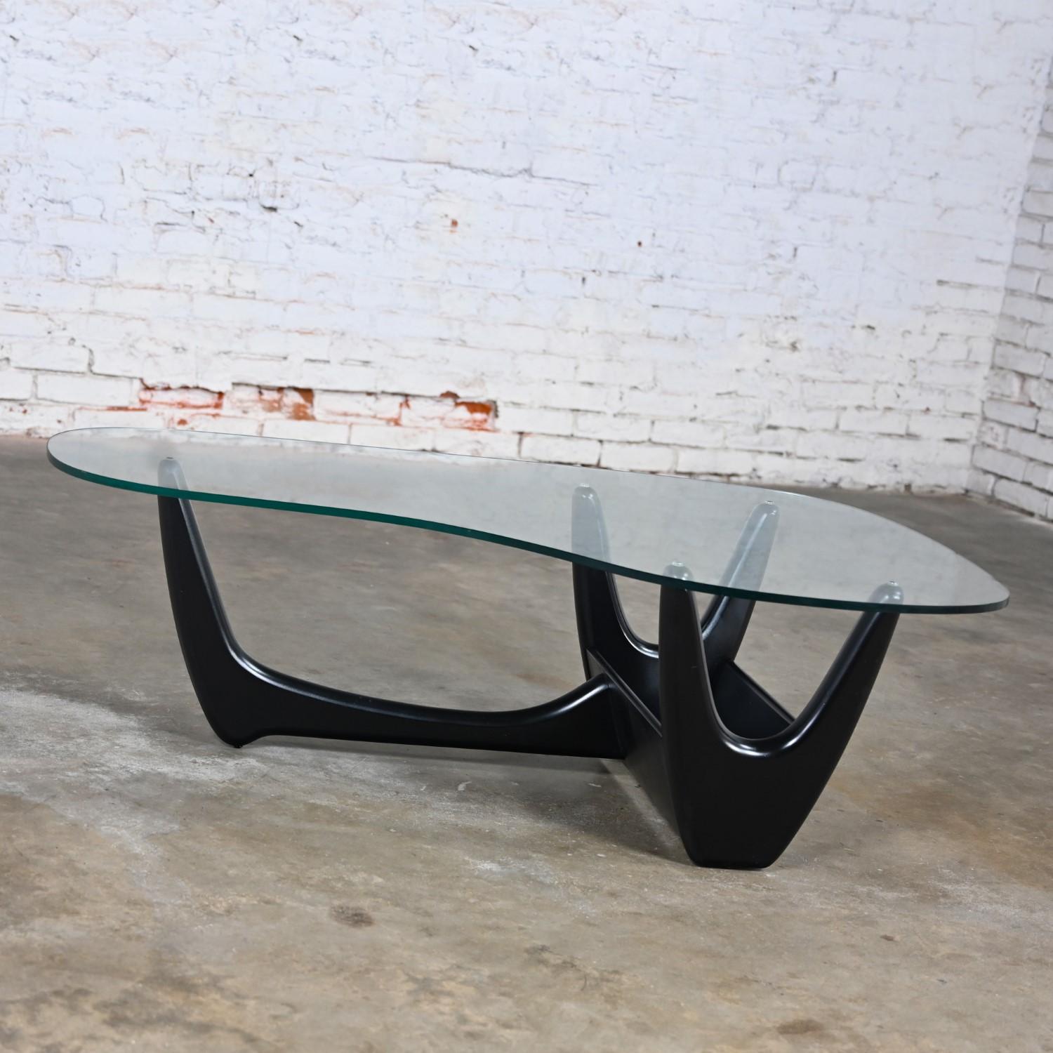 Coffee Table w/Black Base & Biomorphic Glass Top Style Kroehler Pearsall or Tonk For Sale 10