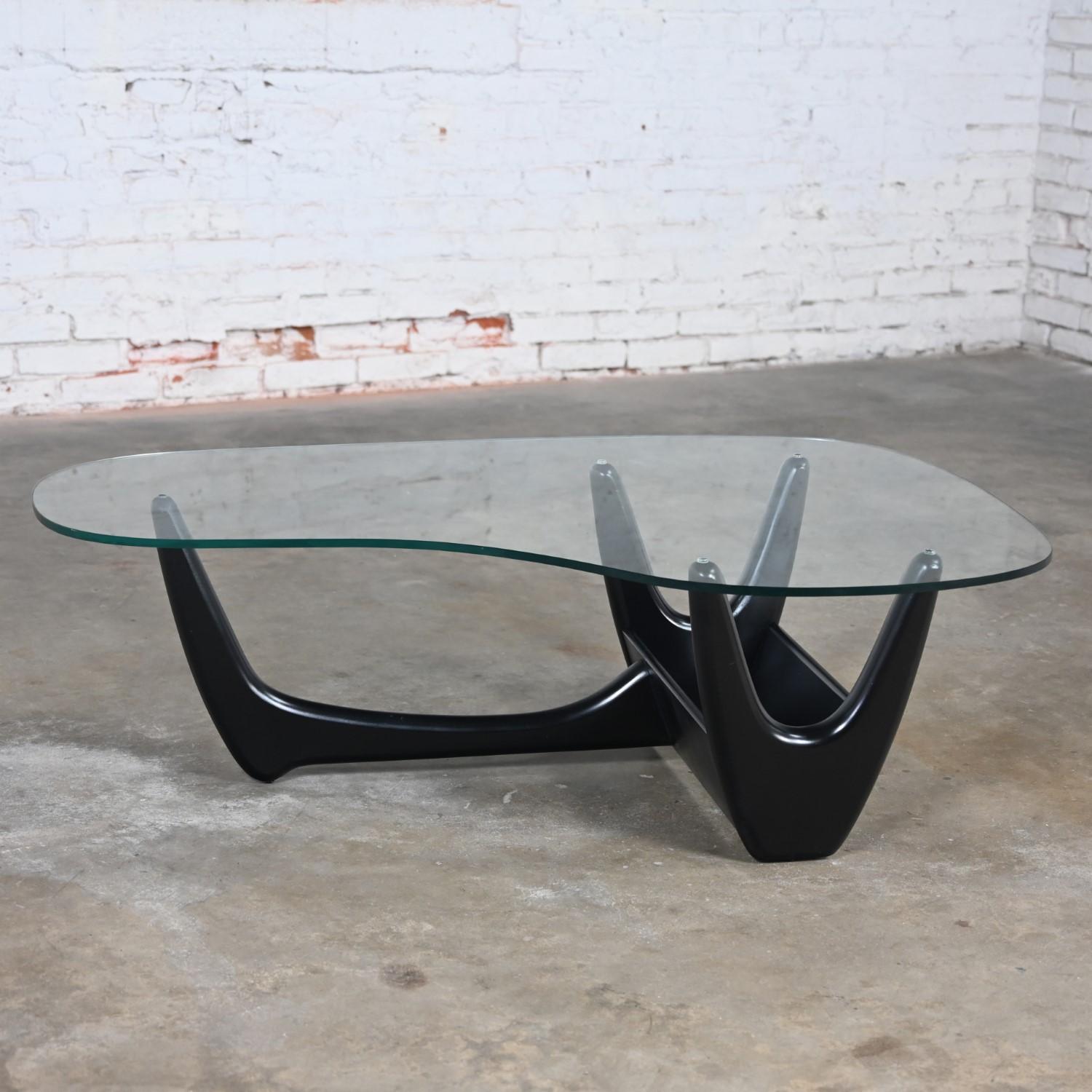 Coffee Table w/Black Base & Biomorphic Glass Top Style Kroehler Pearsall or Tonk For Sale 13