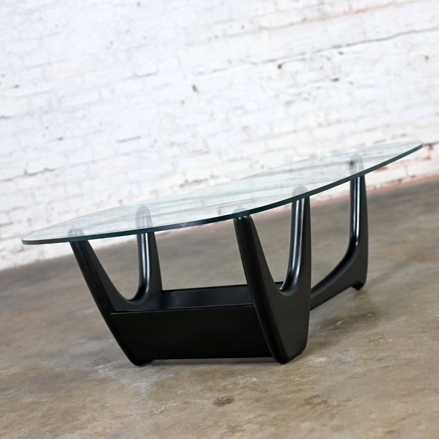 Mid-Century Modern Coffee Table w/Black Base & Biomorphic Glass Top Style Kroehler Pearsall or Tonk For Sale