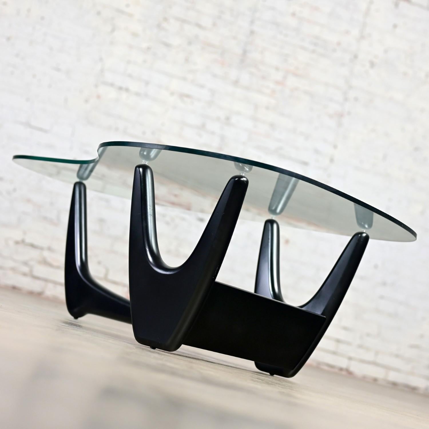 Painted Coffee Table w/Black Base & Biomorphic Glass Top Style Kroehler Pearsall or Tonk For Sale