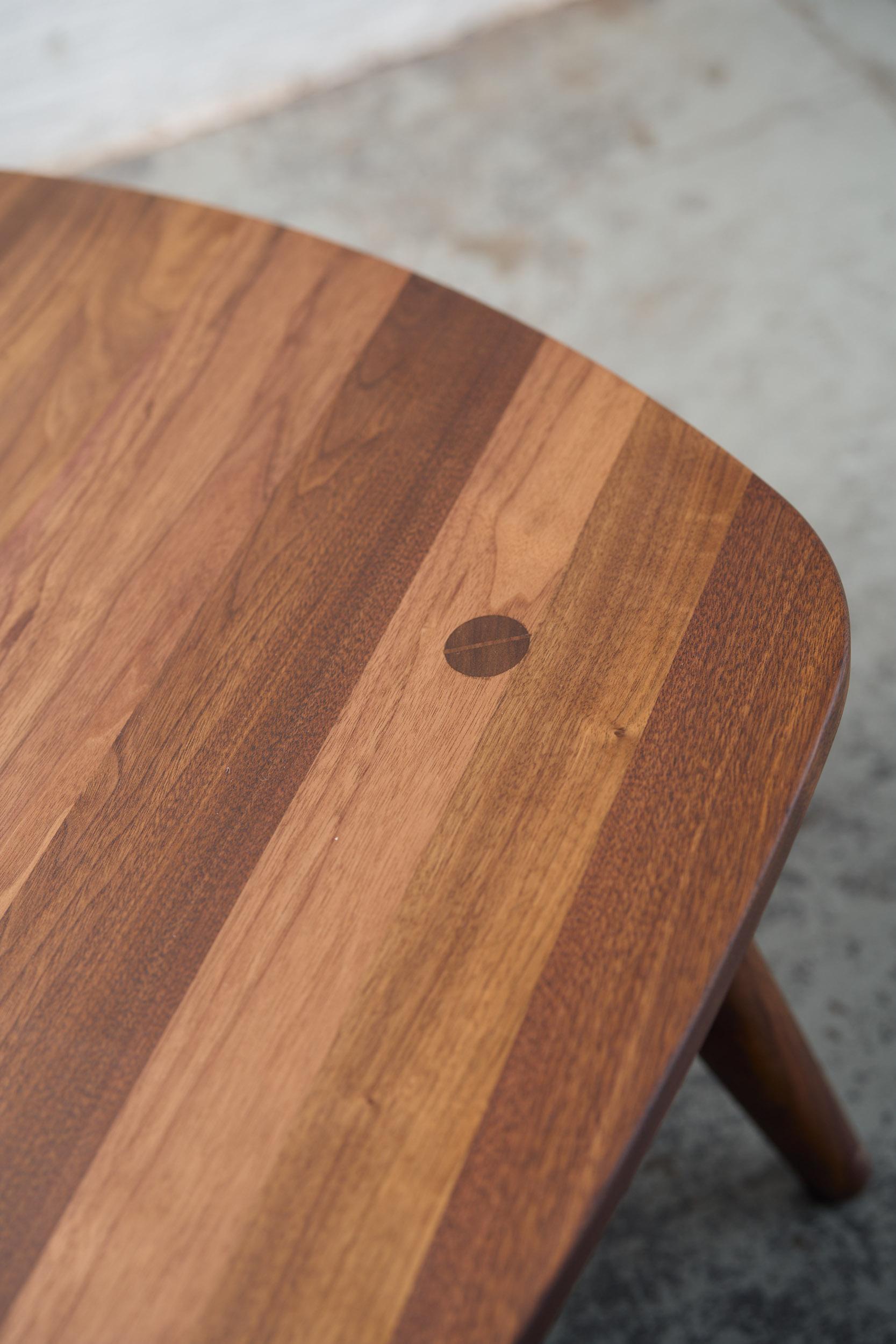 Table basse, noyer - Design/One - Fernweh Woodworking en vente 1