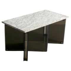 Coffee table with a brown methacrylate frame and a white veined marble top