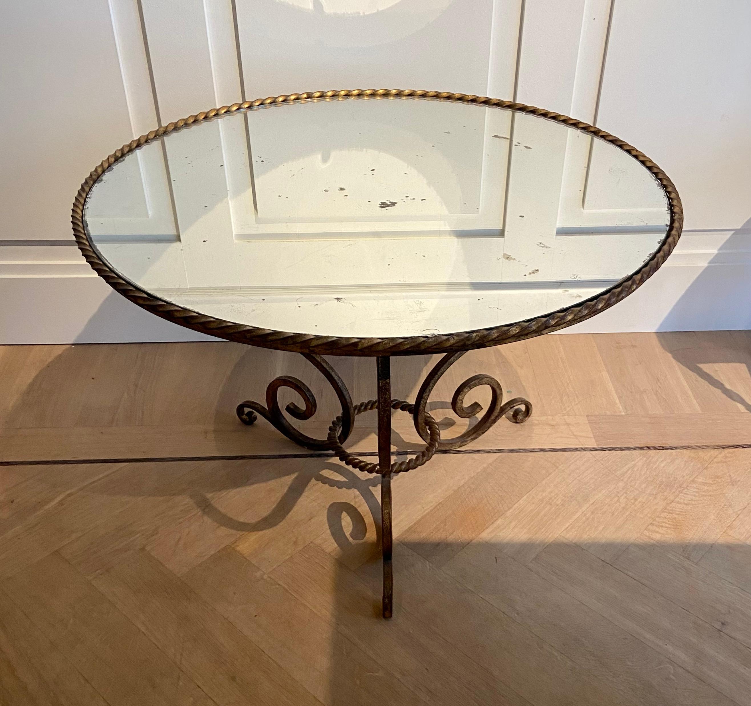 Coffee Table with a mirror top In Good Condition For Sale In 'S-HERTOGENBOSCH, NL
