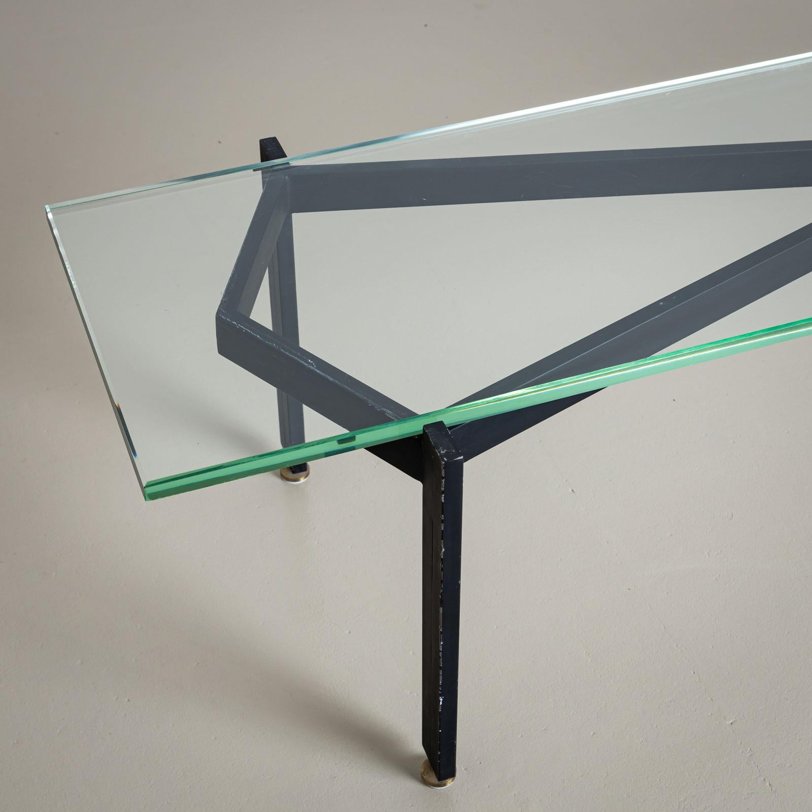 Table basse avec cadre en fer noir, Italie, années 1960 en vente 4