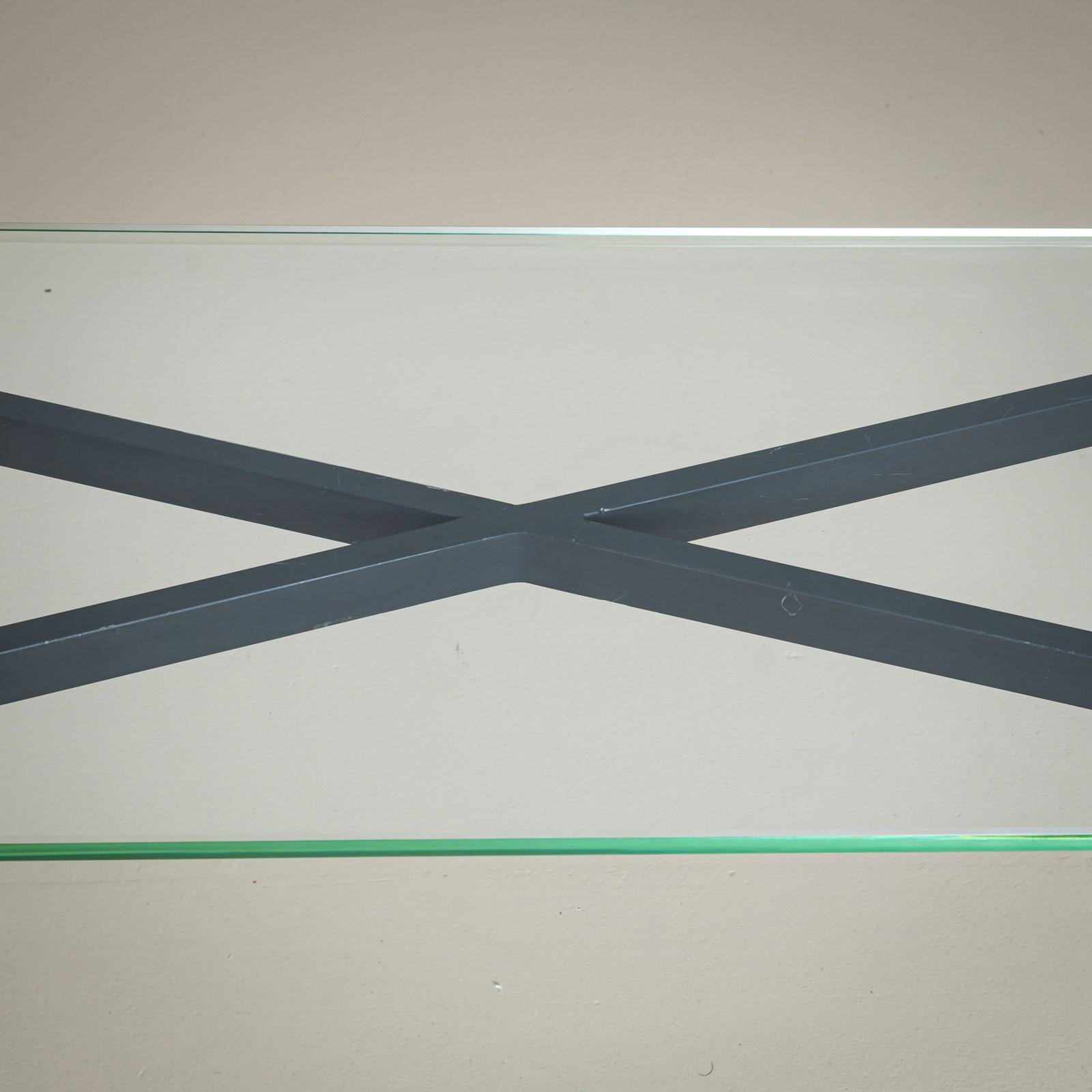 italien Table basse avec cadre en fer noir, Italie, années 1960 en vente
