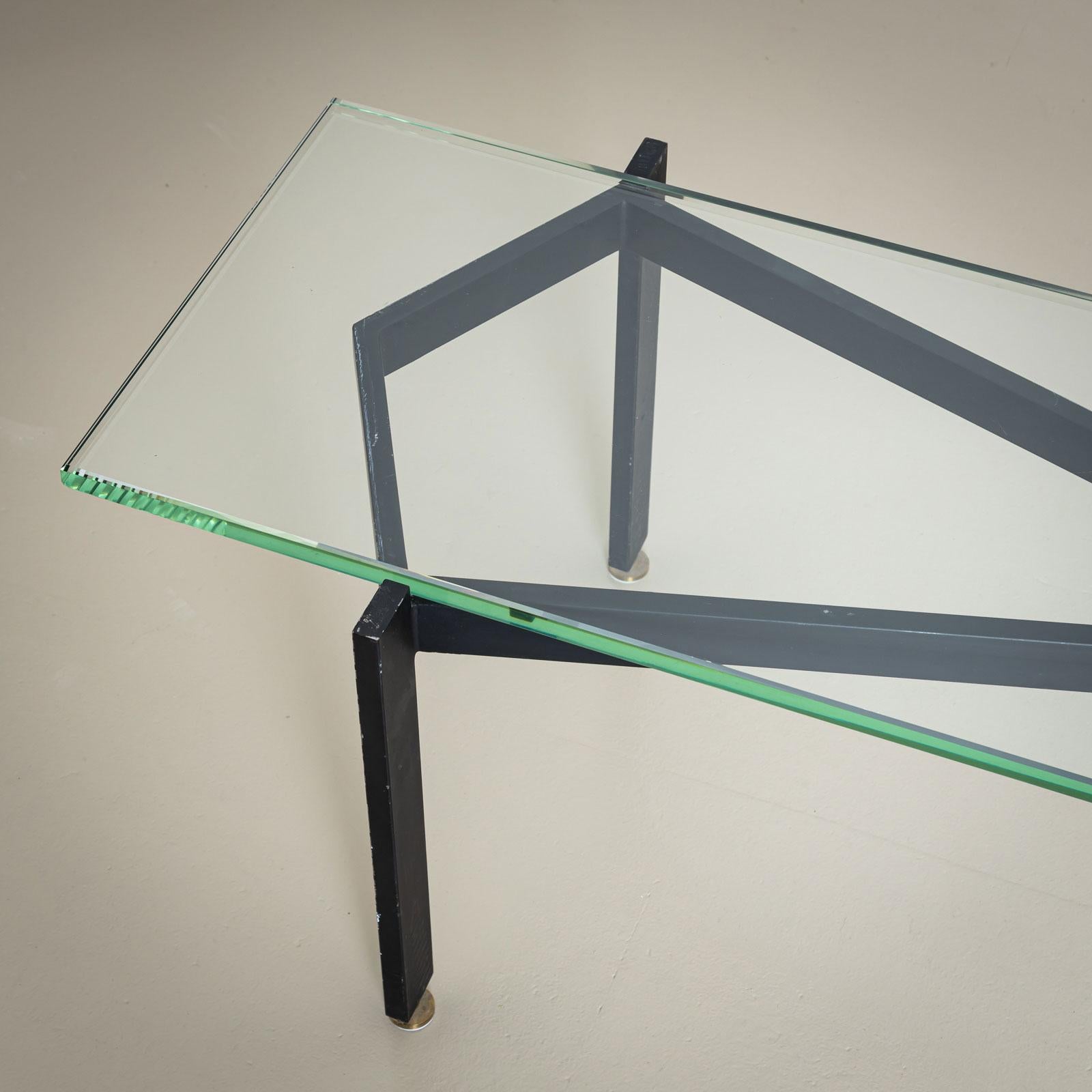 Table basse avec cadre en fer noir, Italie, années 1960 Bon état - En vente à Greding, DE