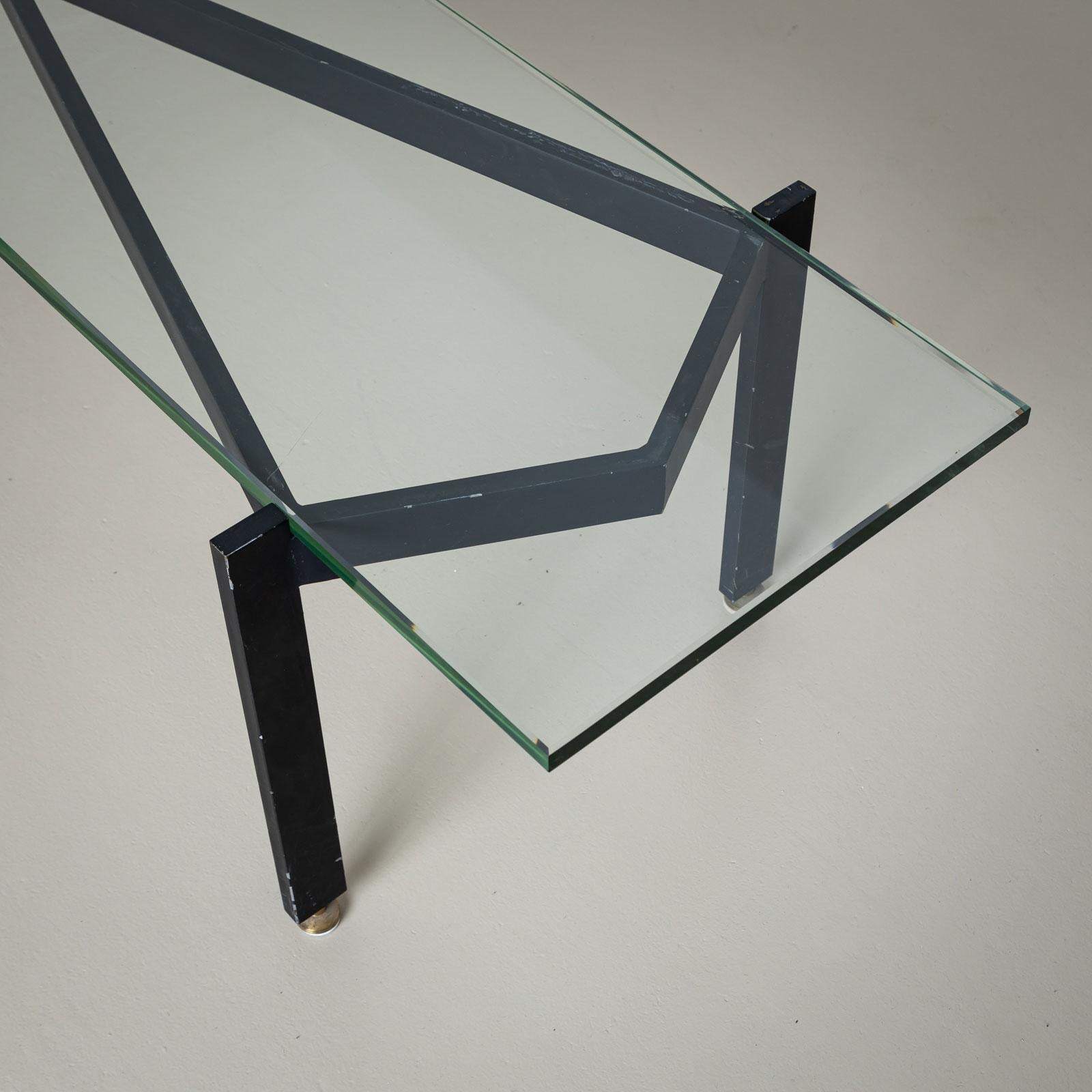 Laiton Table basse avec cadre en fer noir, Italie, années 1960 en vente