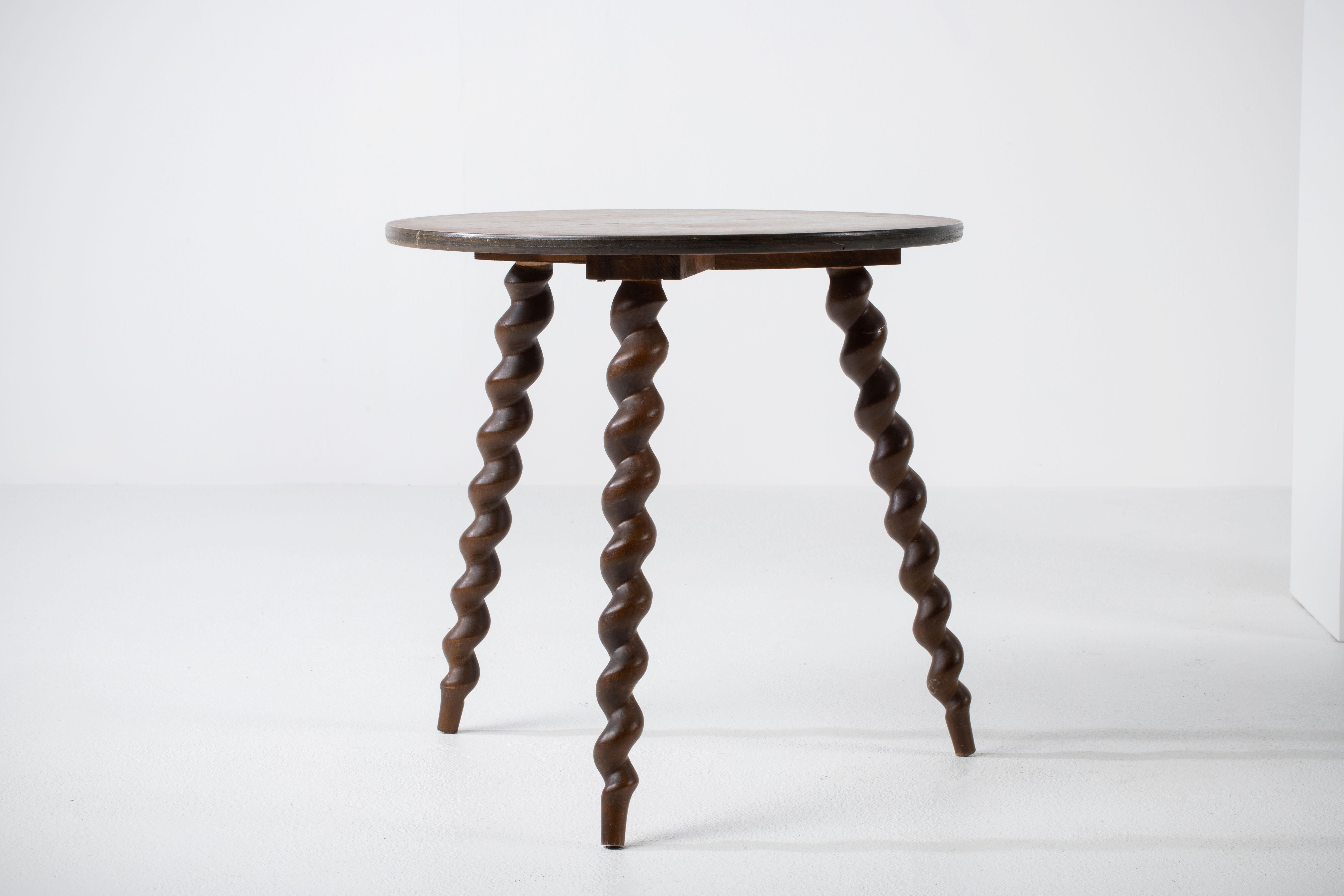 Oak Coffee table with Bobbin turned Barley twist legs, France.
Good condition.
 